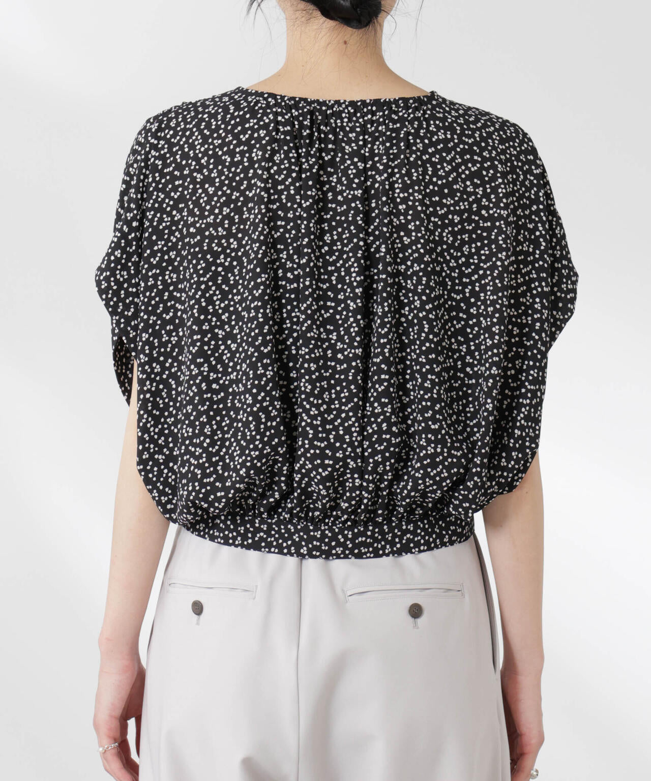 ランダムドットショート丈Vネックブラウス 6695121314