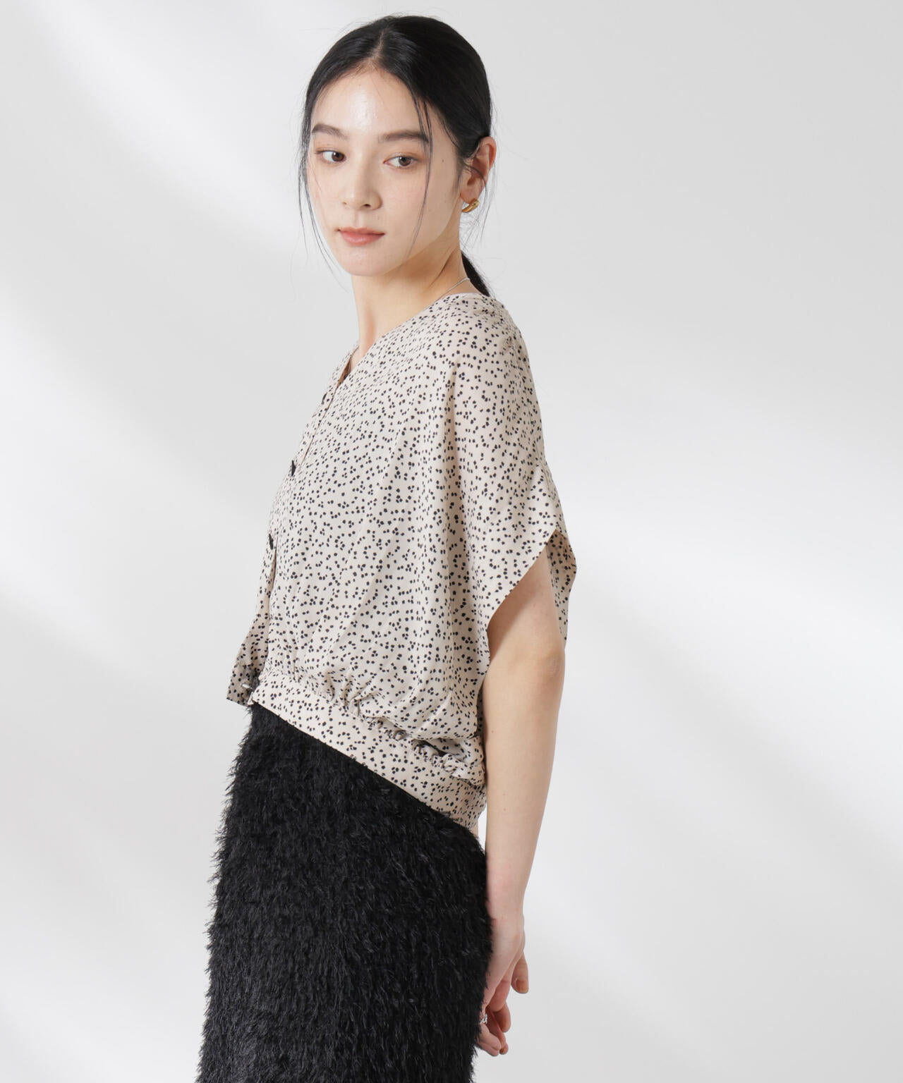 ランダムドットショート丈Vネックブラウス 6695121314
