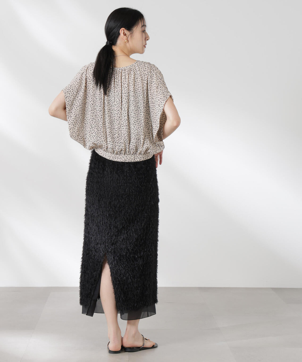 ランダムドットショート丈Vネックブラウス 6695121314