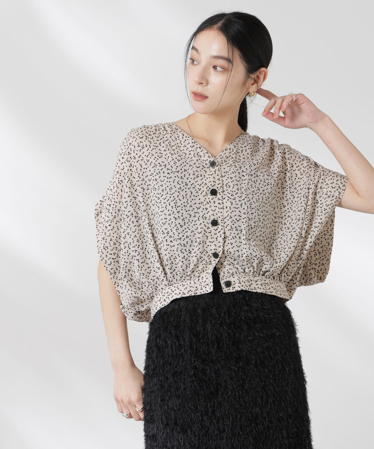 ランダムドットショート丈Vネックブラウス 6695121314