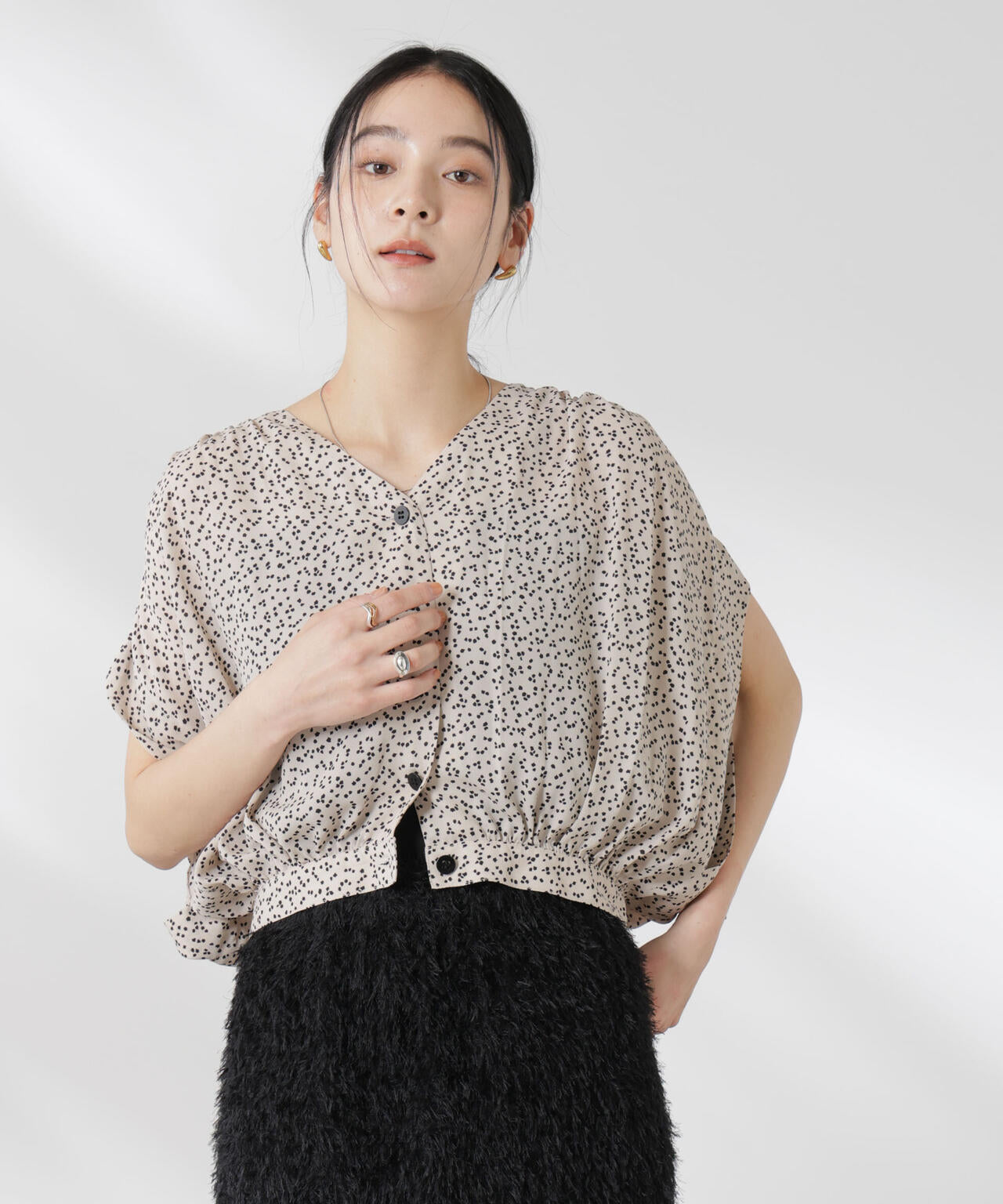 ランダムドットショート丈Vネックブラウス 6695121314