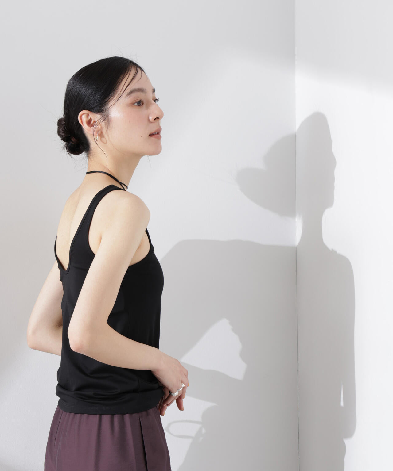 ストレッチポンチカップ付きバックオープンタンクトップ 6695124315