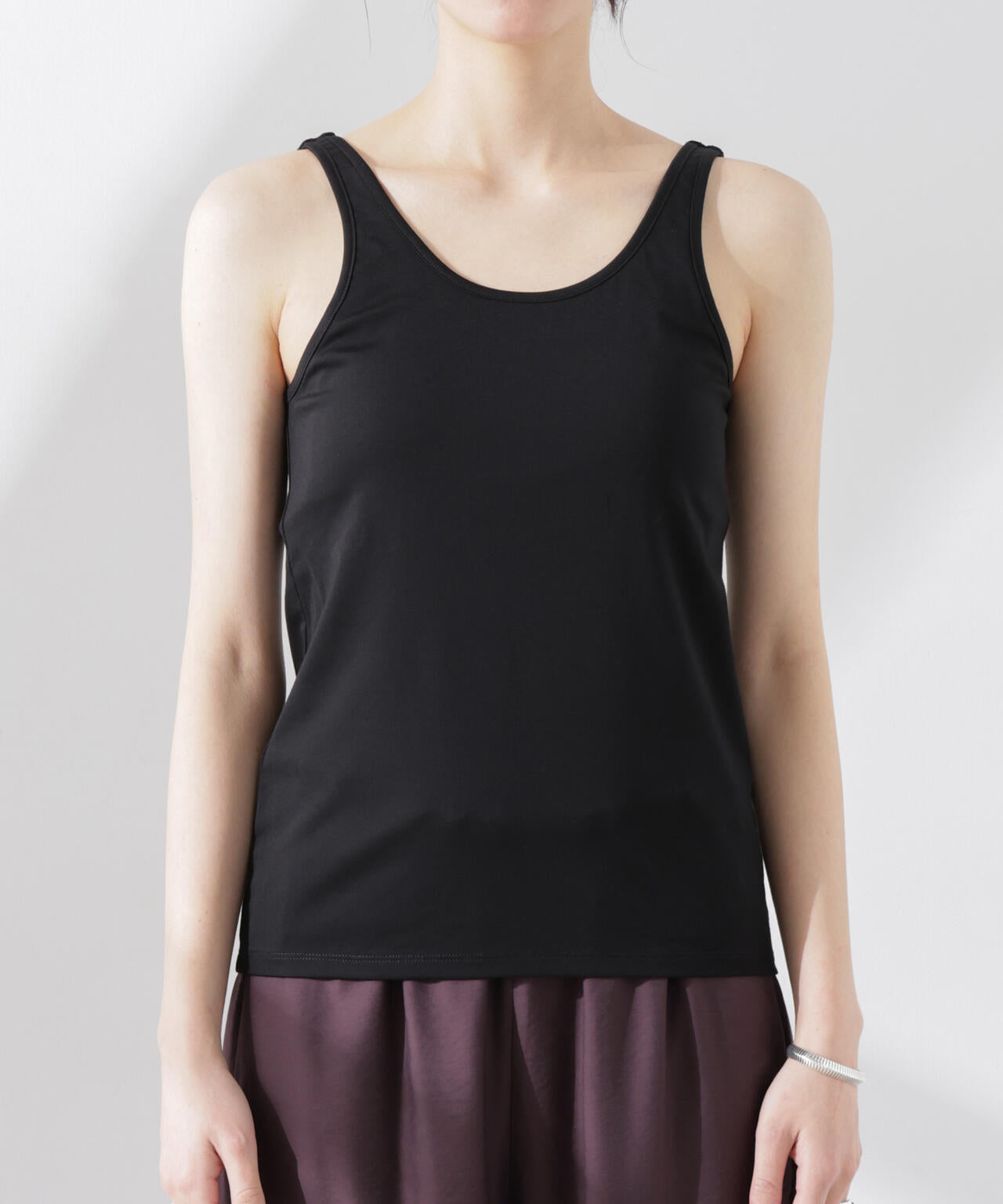 ストレッチポンチカップ付きバックオープンタンクトップ 6695124315