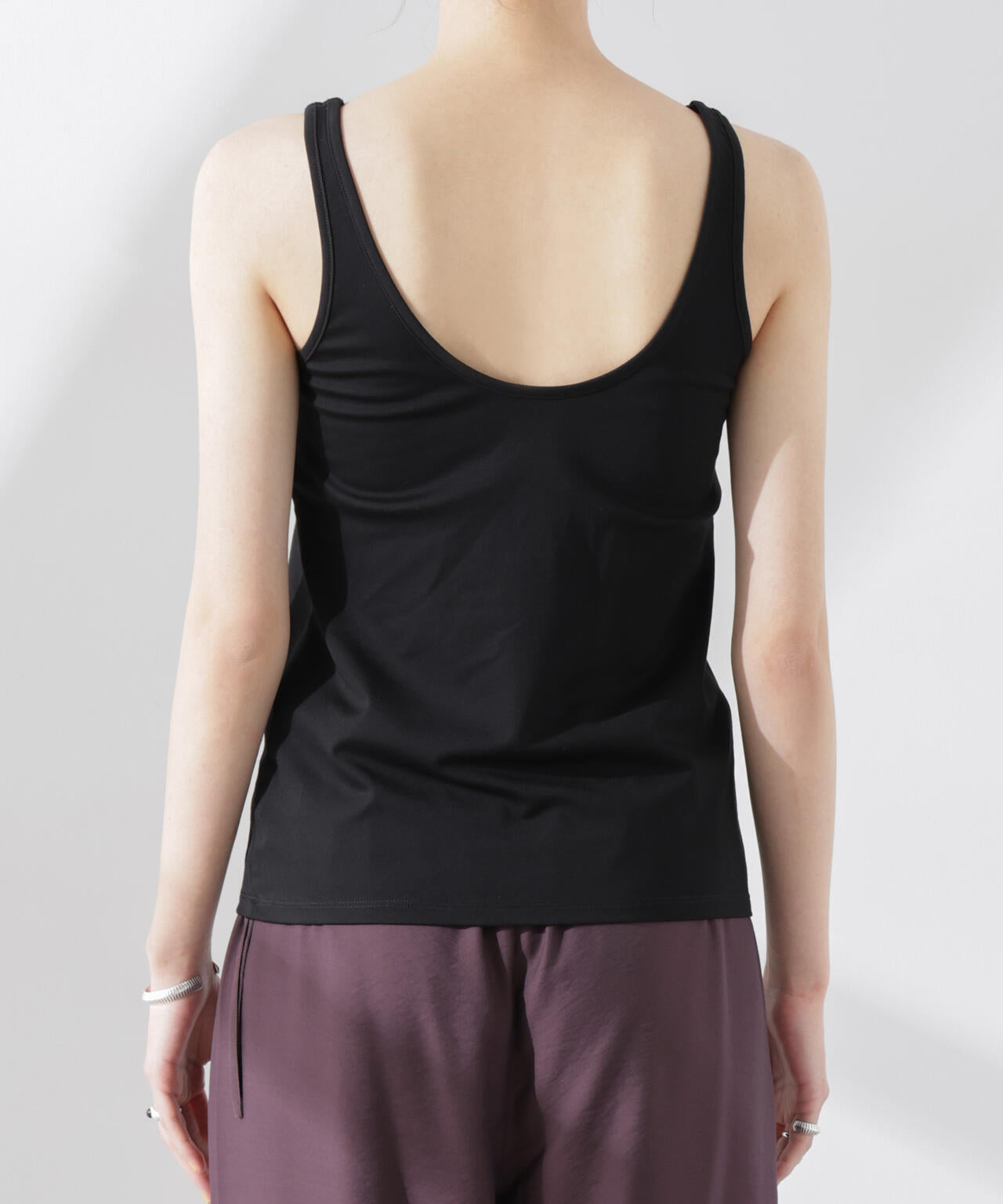ストレッチポンチカップ付きバックオープンタンクトップ 6695124315