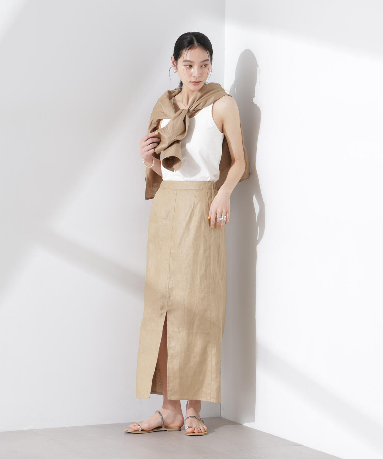 ストレッチポンチカップ付きバックオープンタンクトップ 6695124315