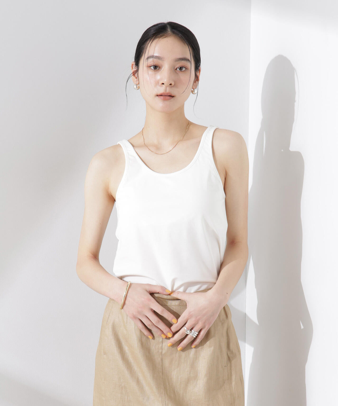 ストレッチポンチカップ付きバックオープンタンクトップ 6695124315