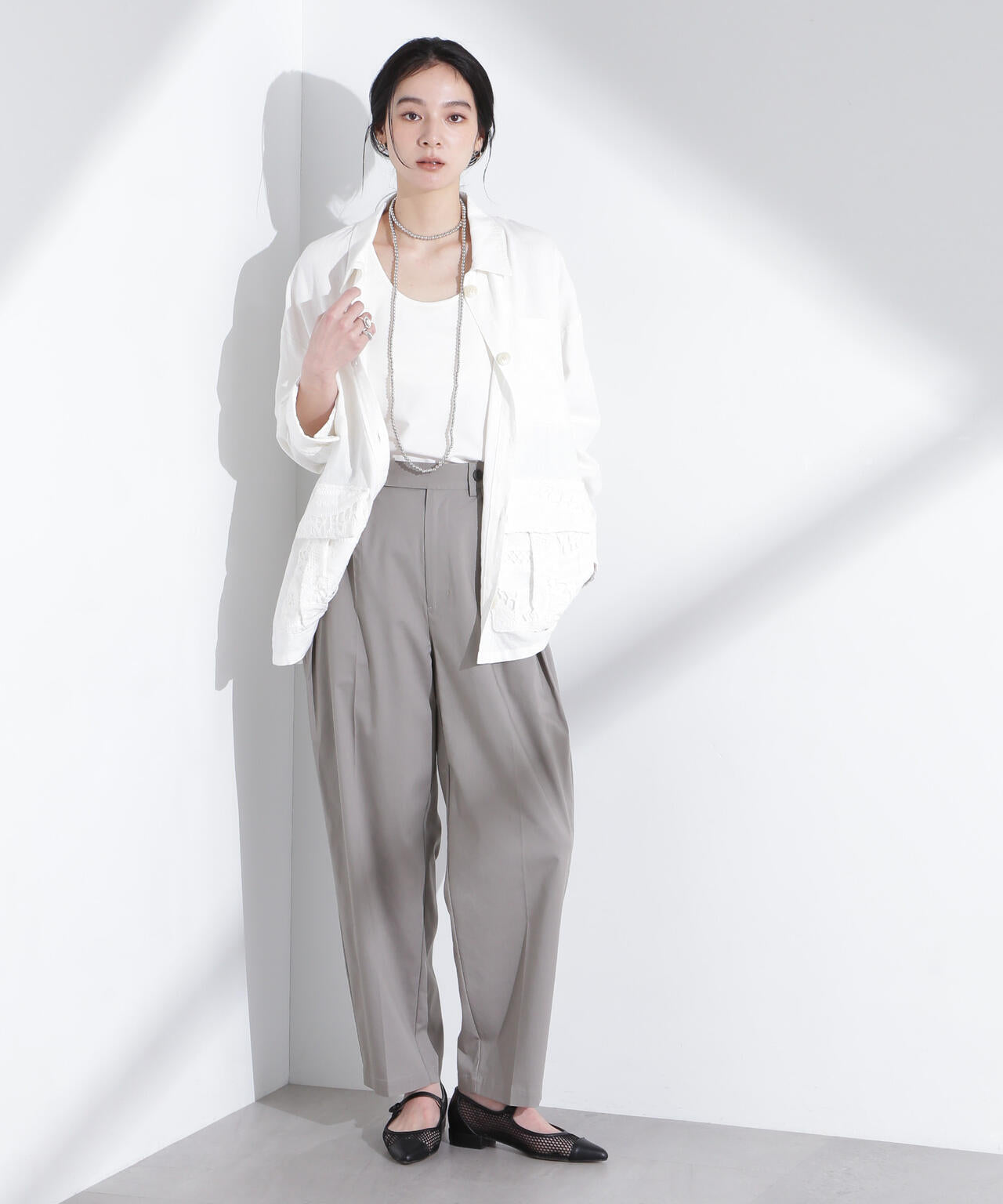 リネンストレッチタックコクーンパンツ 6695127318