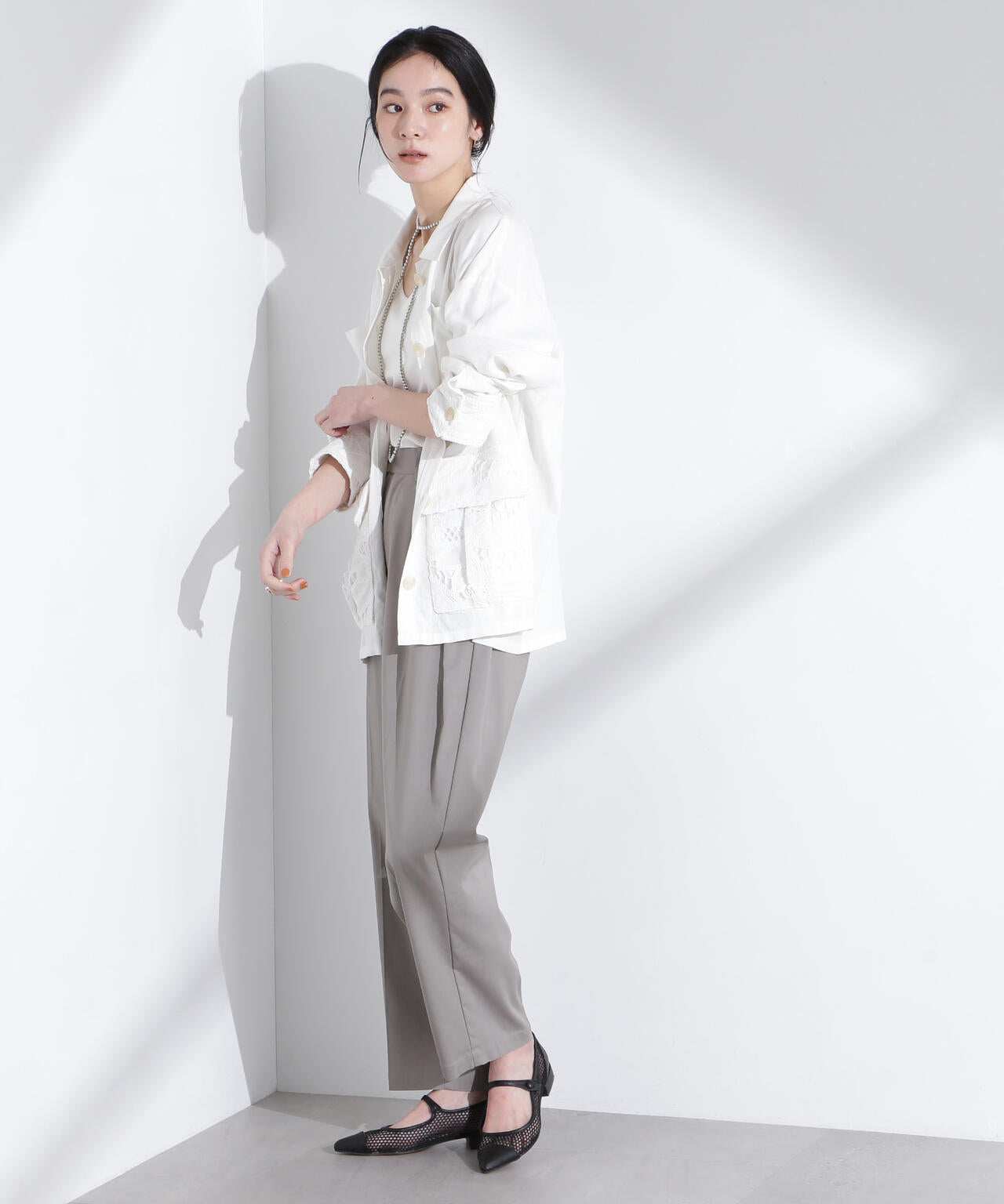 リネンストレッチタックコクーンパンツ 6695127318