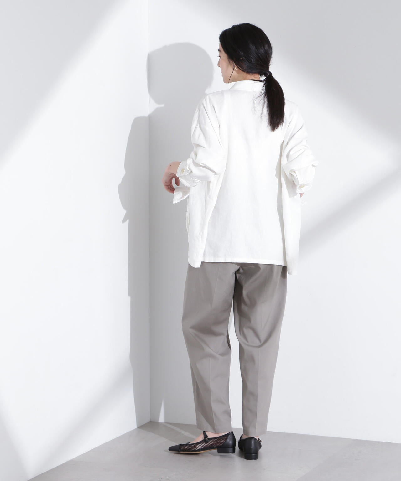 リネンストレッチタックコクーンパンツ 6695127318