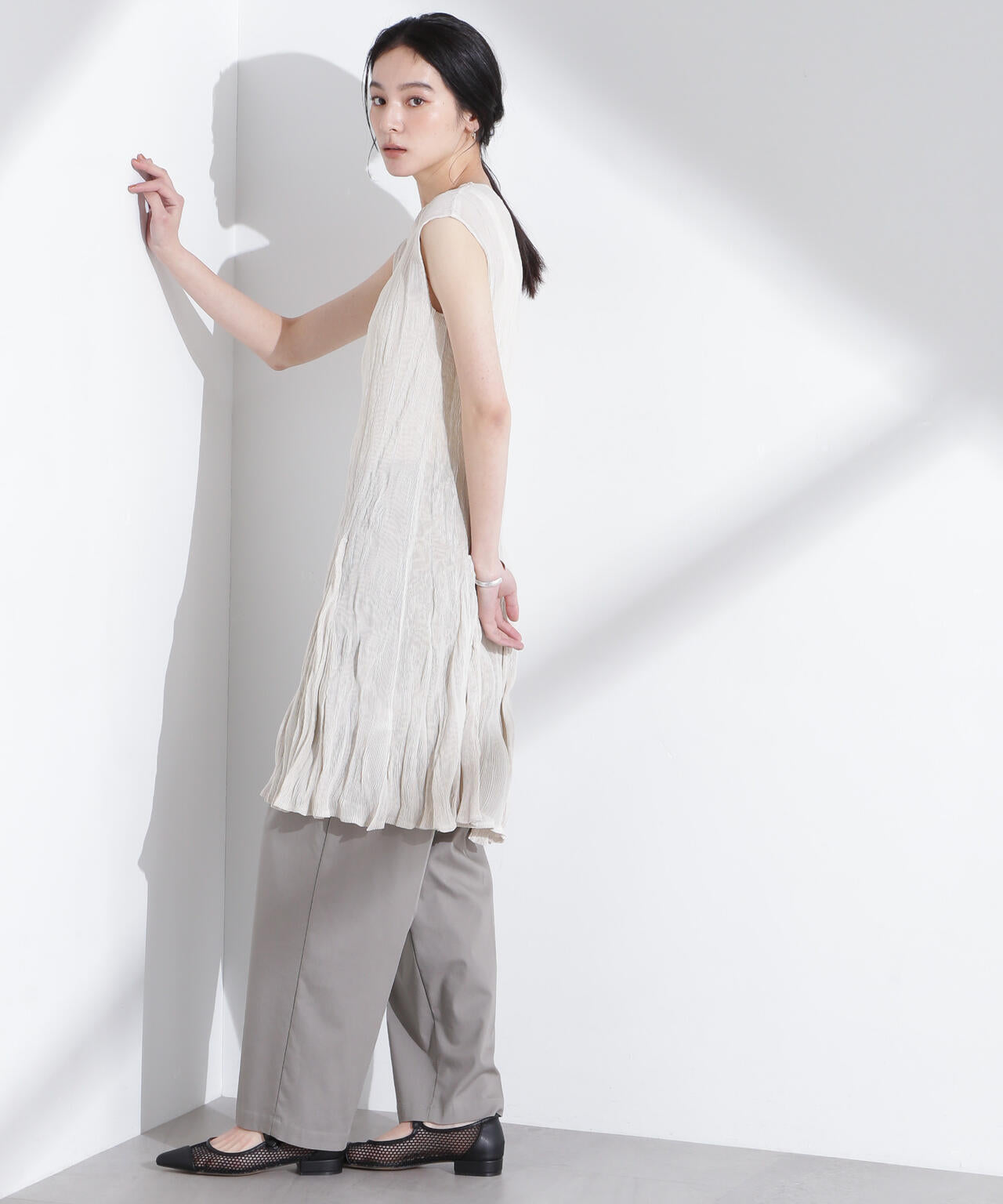 リネンストレッチタックコクーンパンツ 6695127318