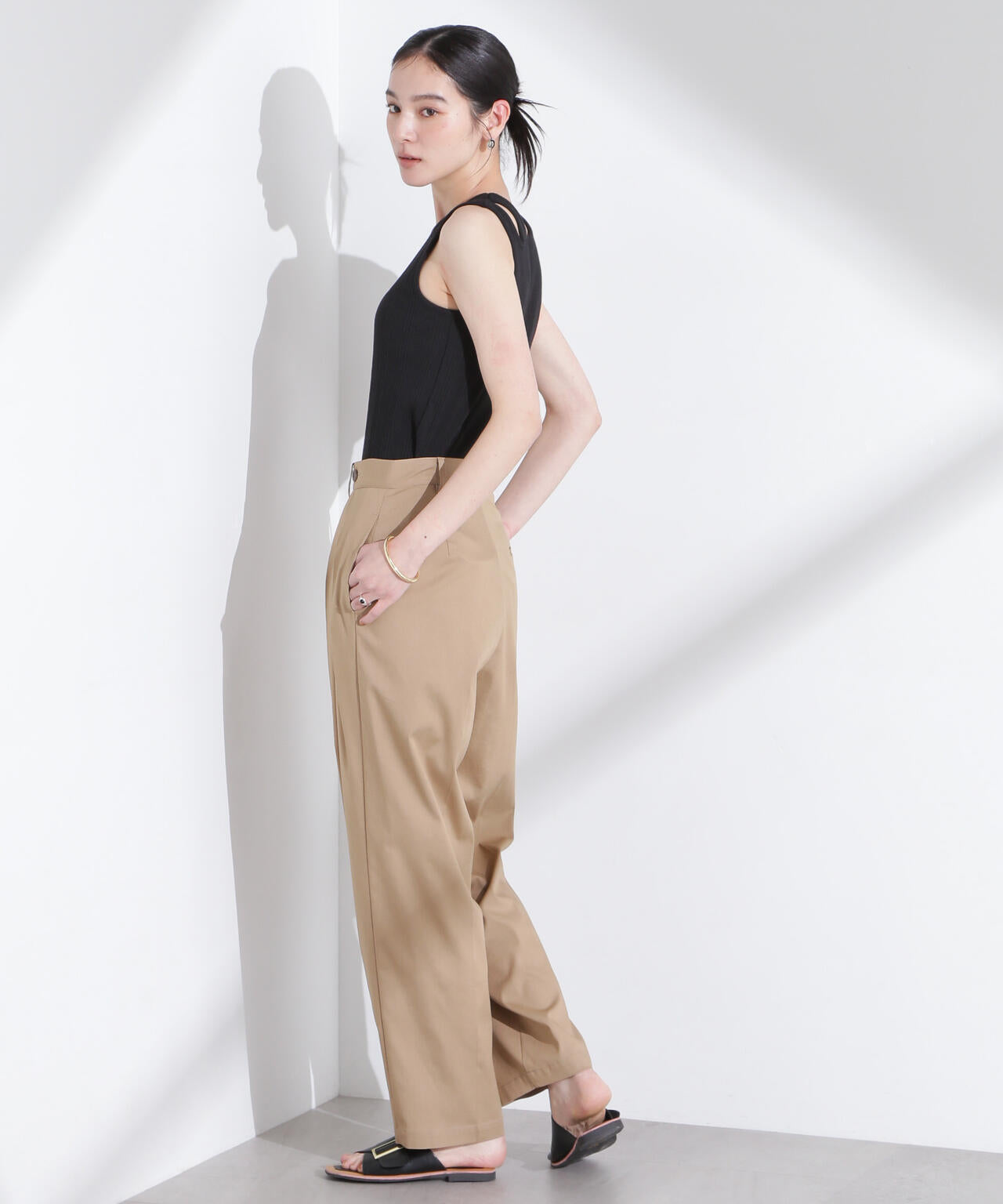 リネンストレッチタックコクーンパンツ 6695127318