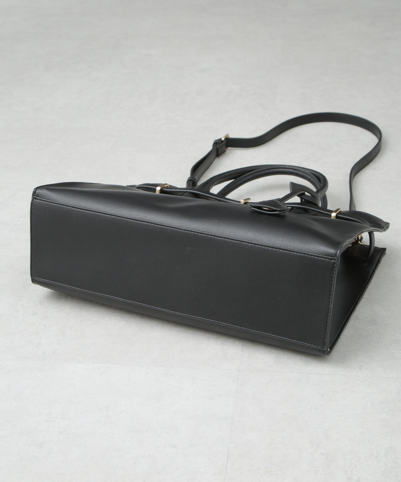 ターンロックベルトビッグトートバッグ 6695132304