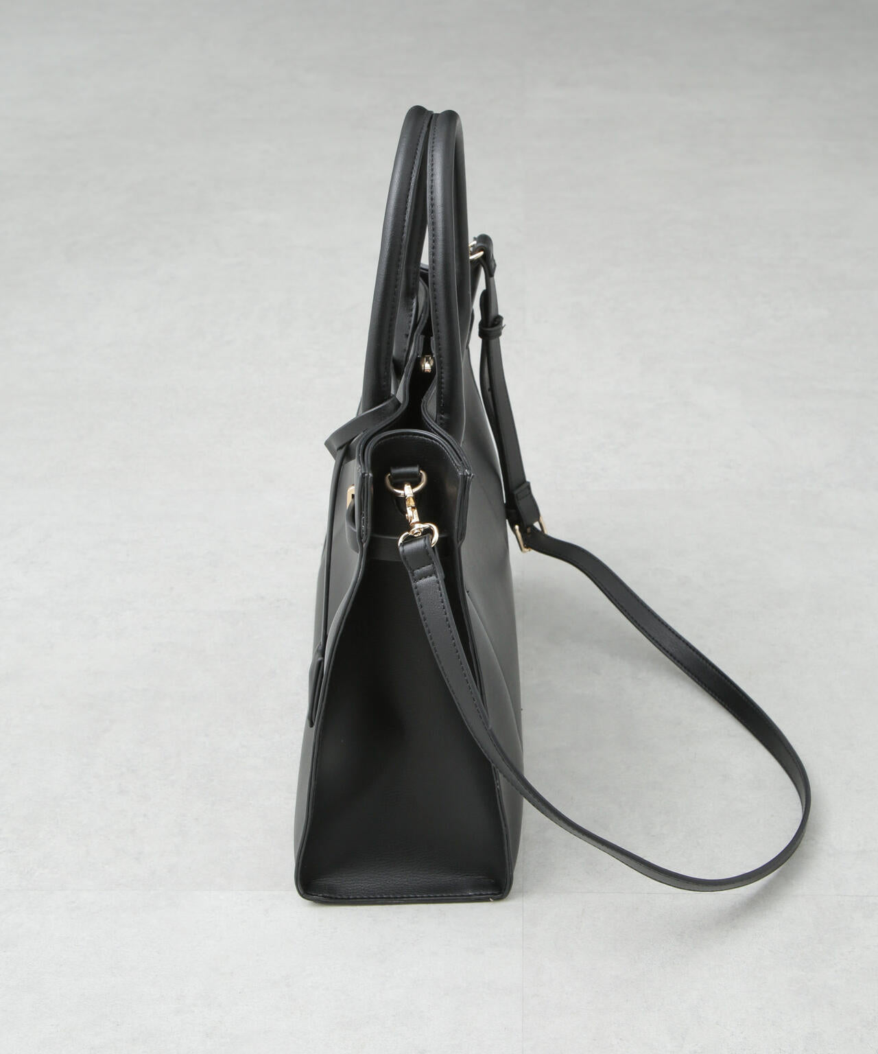 ターンロックベルトビッグトートバッグ 6695132304