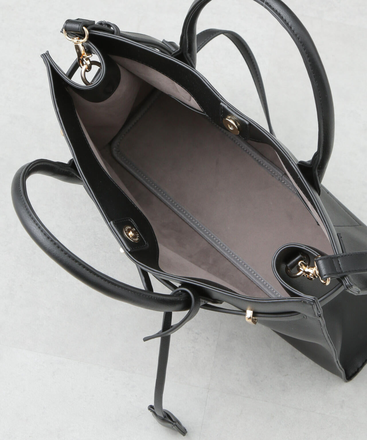 ターンロックベルトビッグトートバッグ 6695132304