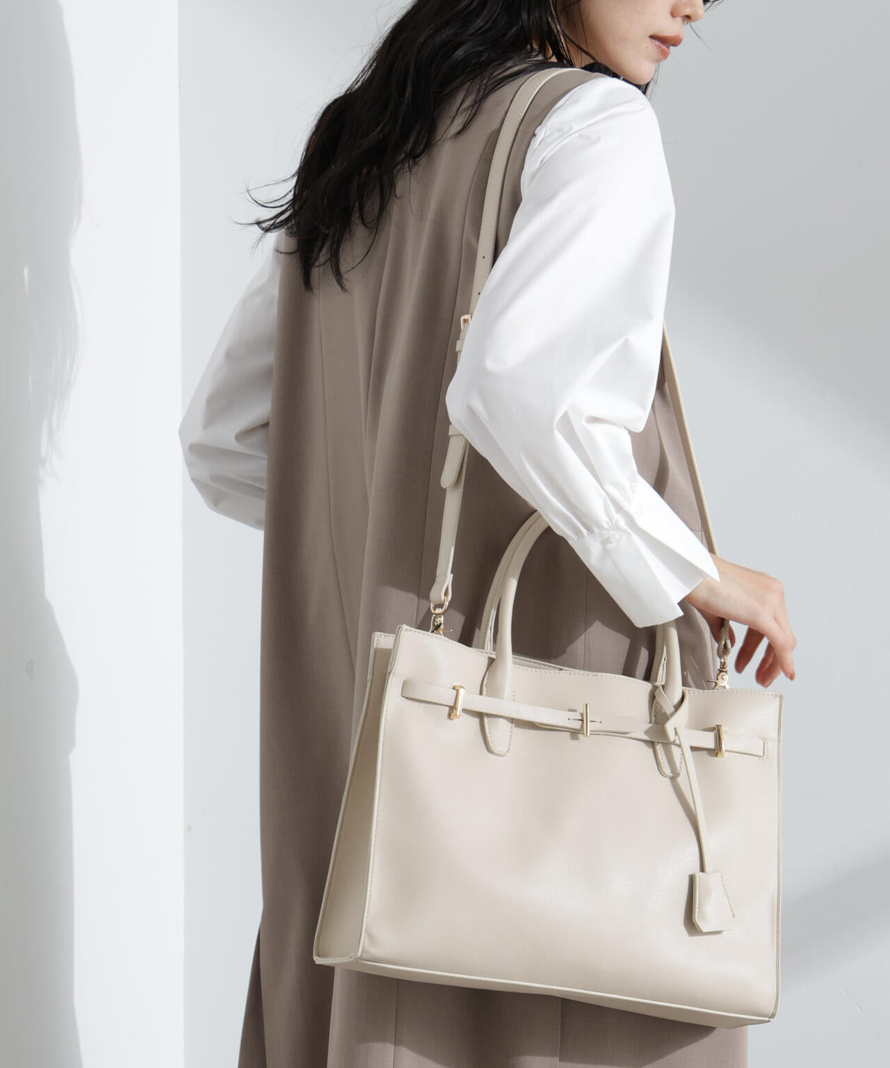 ターンロックベルトビッグトートバッグ 6695132304