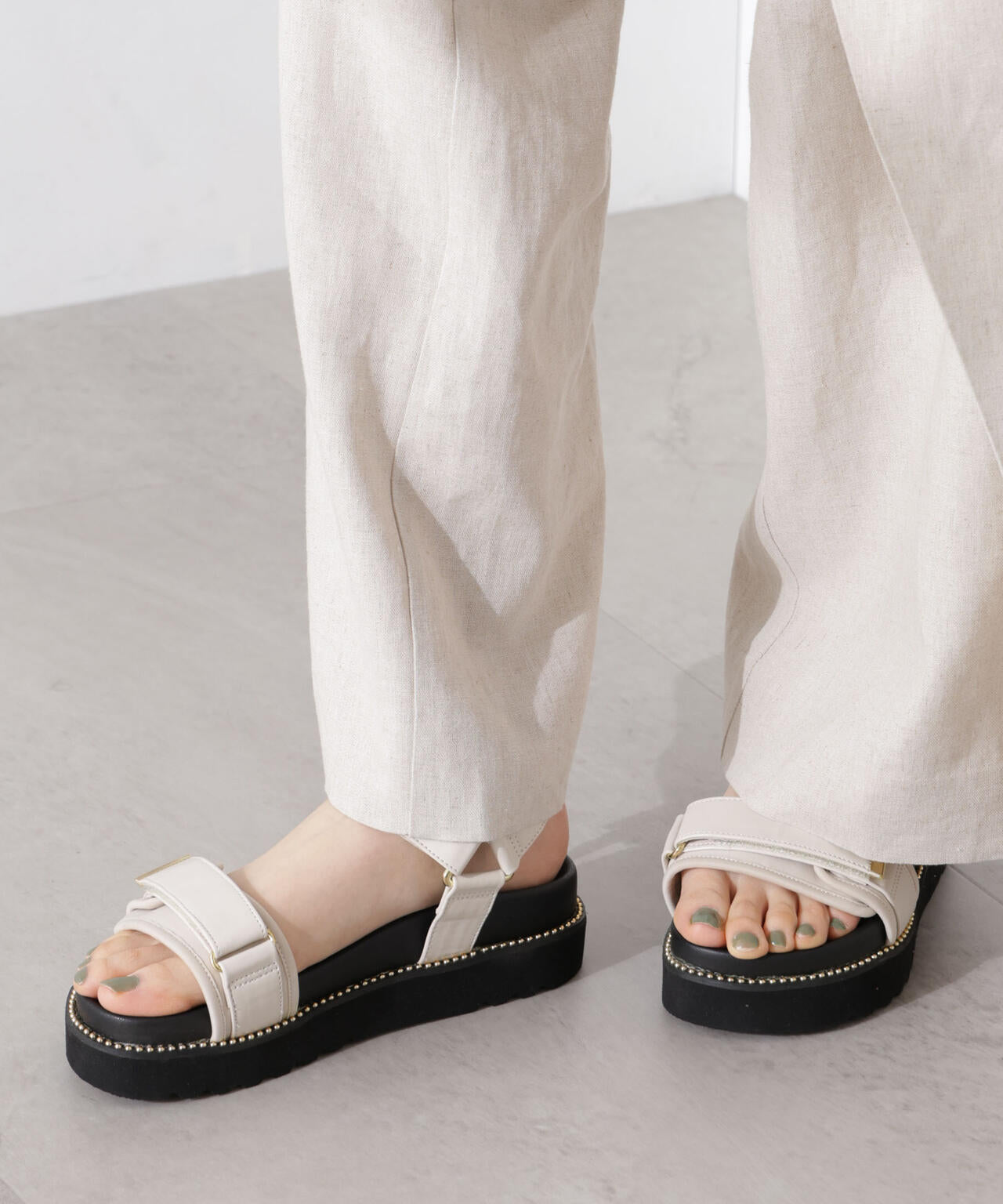 ベルトプラットフォームサンダル 6695133300