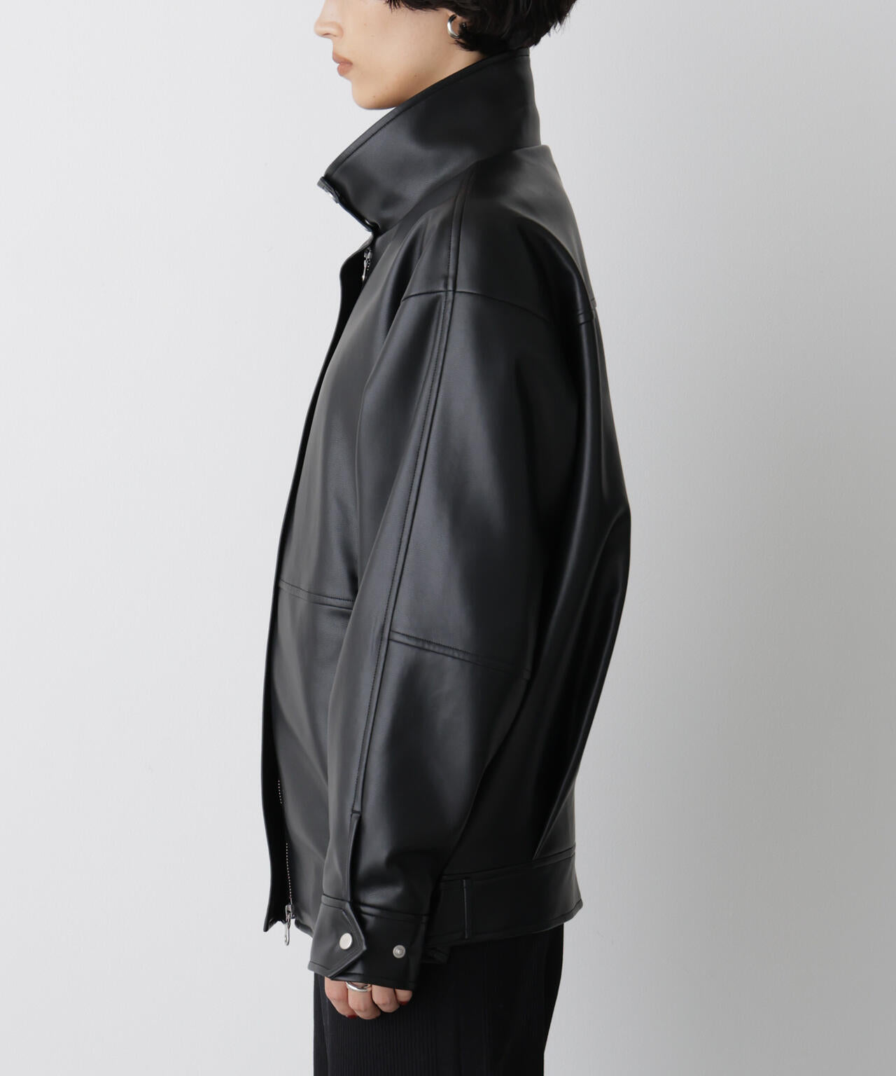 「STEVELOUR」スタンドフェイクレザージップブルゾン 6695216311