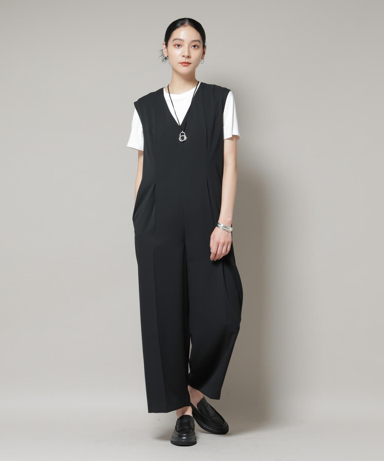 Vネックオールインワン 6695219311