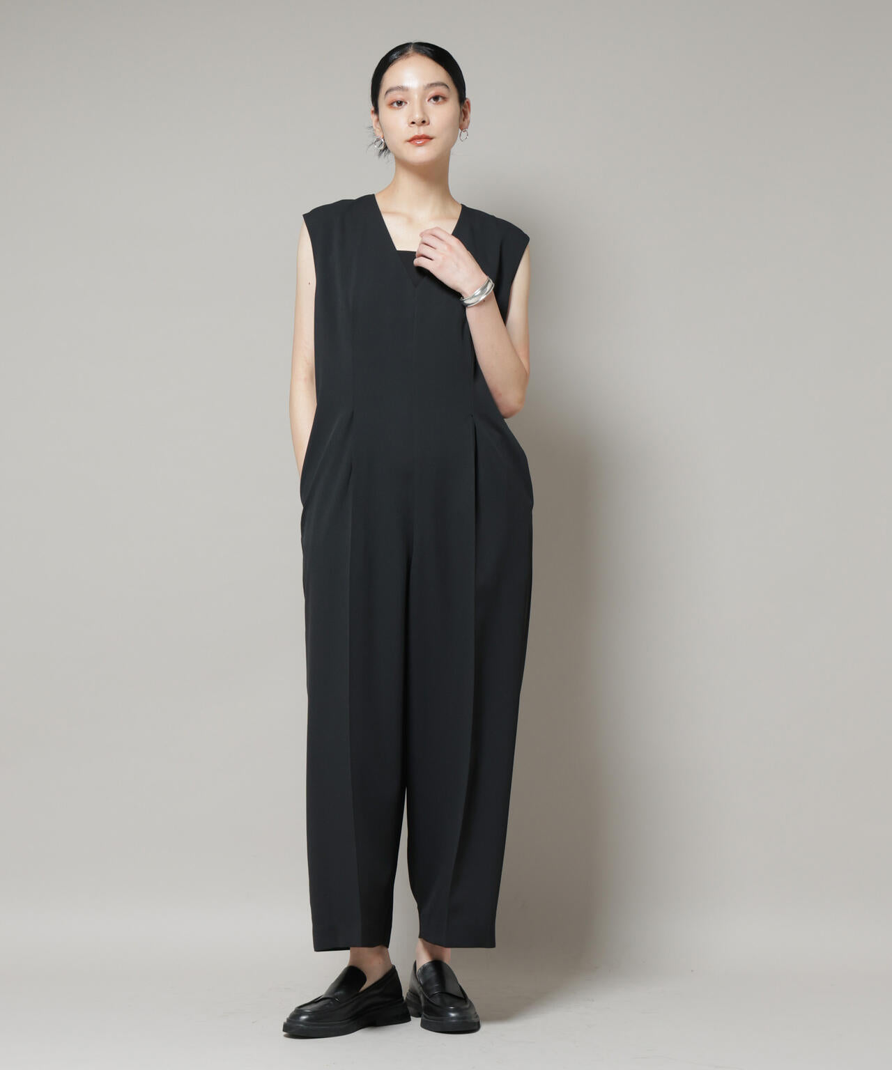 Vネックオールインワン 6695219311