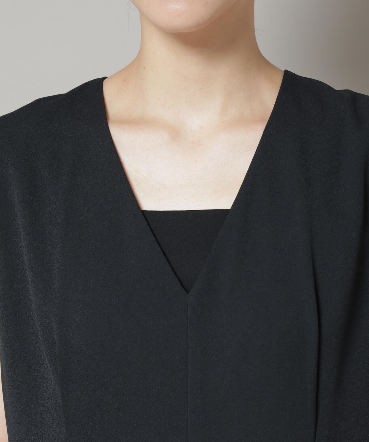 Vネックオールインワン 6695219311