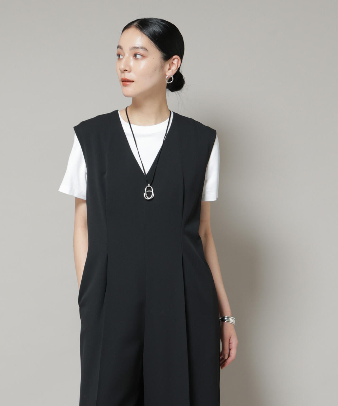 Vネックオールインワン 6695219311