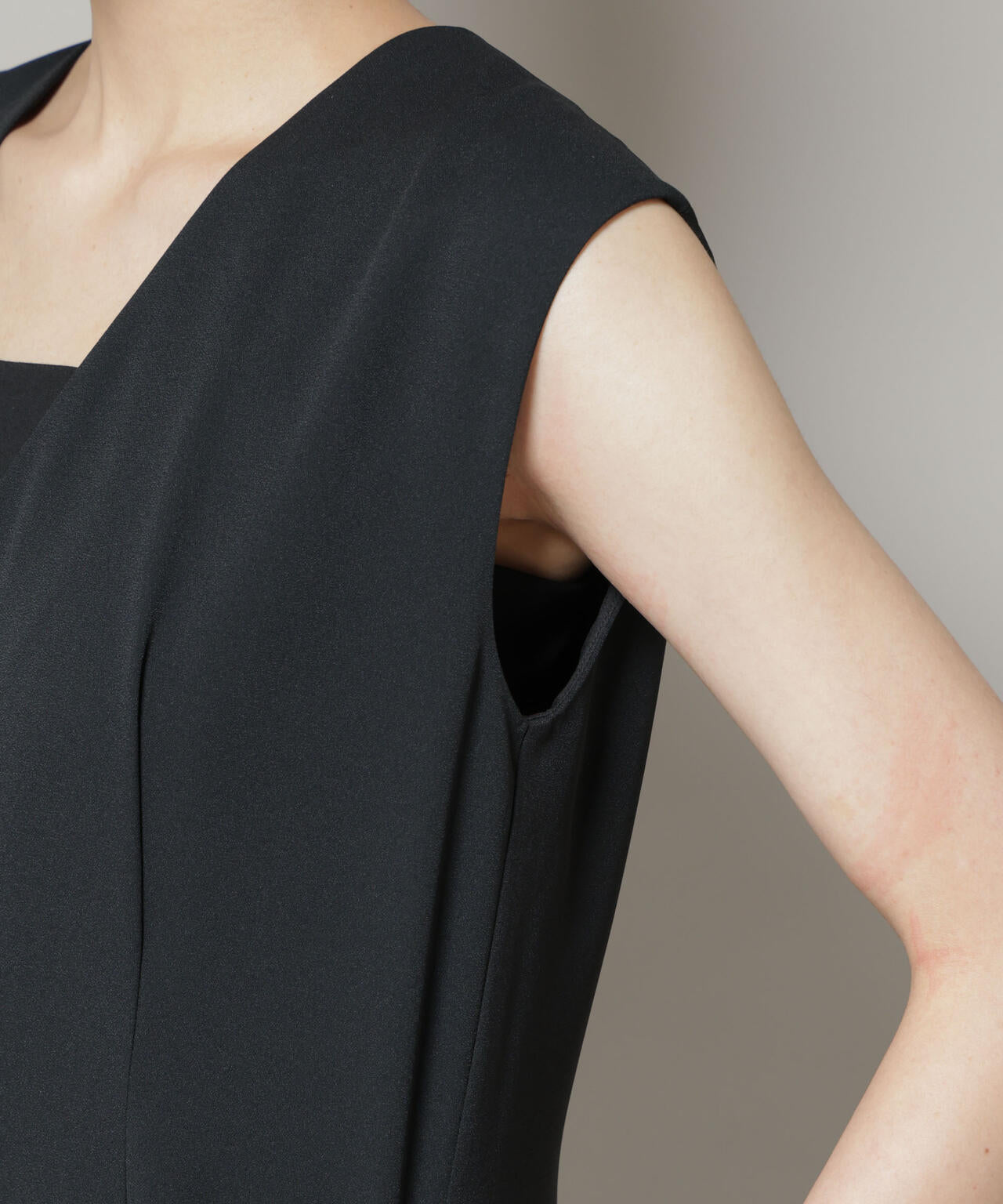 Vネックオールインワン 6695219311