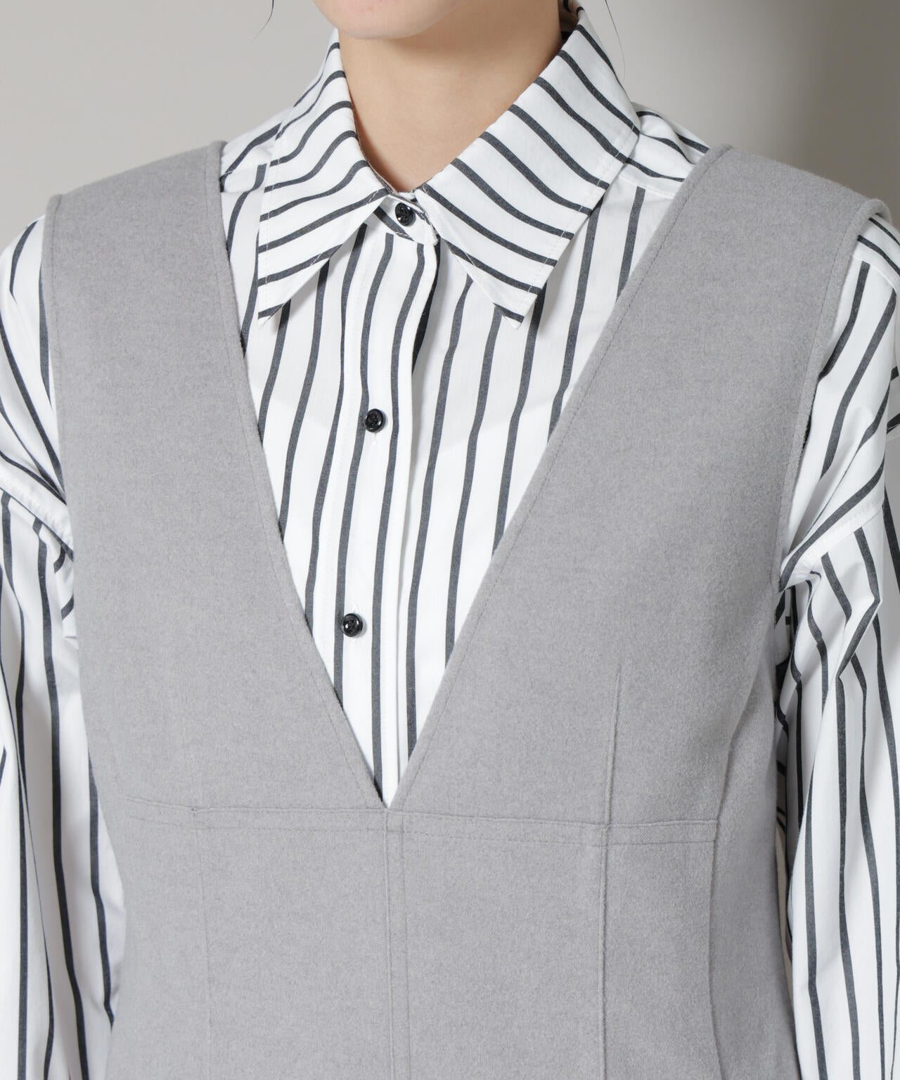 ニードルジャージーVネックワンピース 6695219320