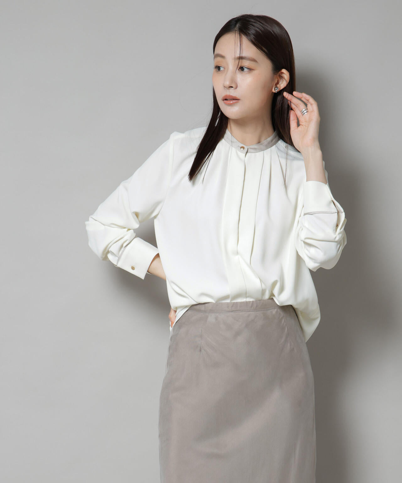 スタンドバイカラータックブラウス 6695220301