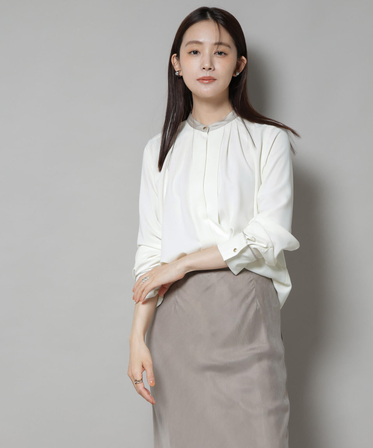 スタンドバイカラータックブラウス 6695220301