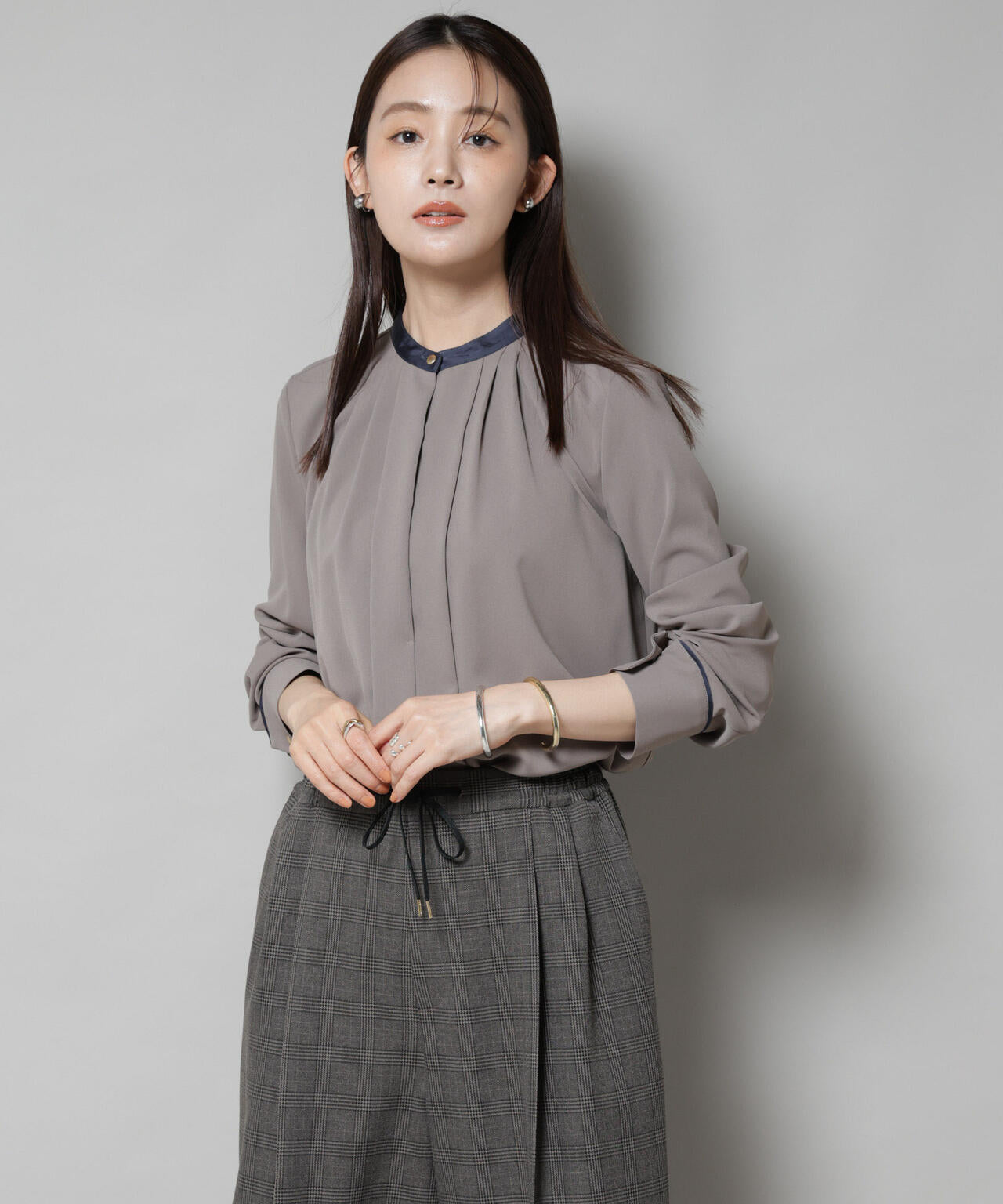 スタンドバイカラータックブラウス 6695220301