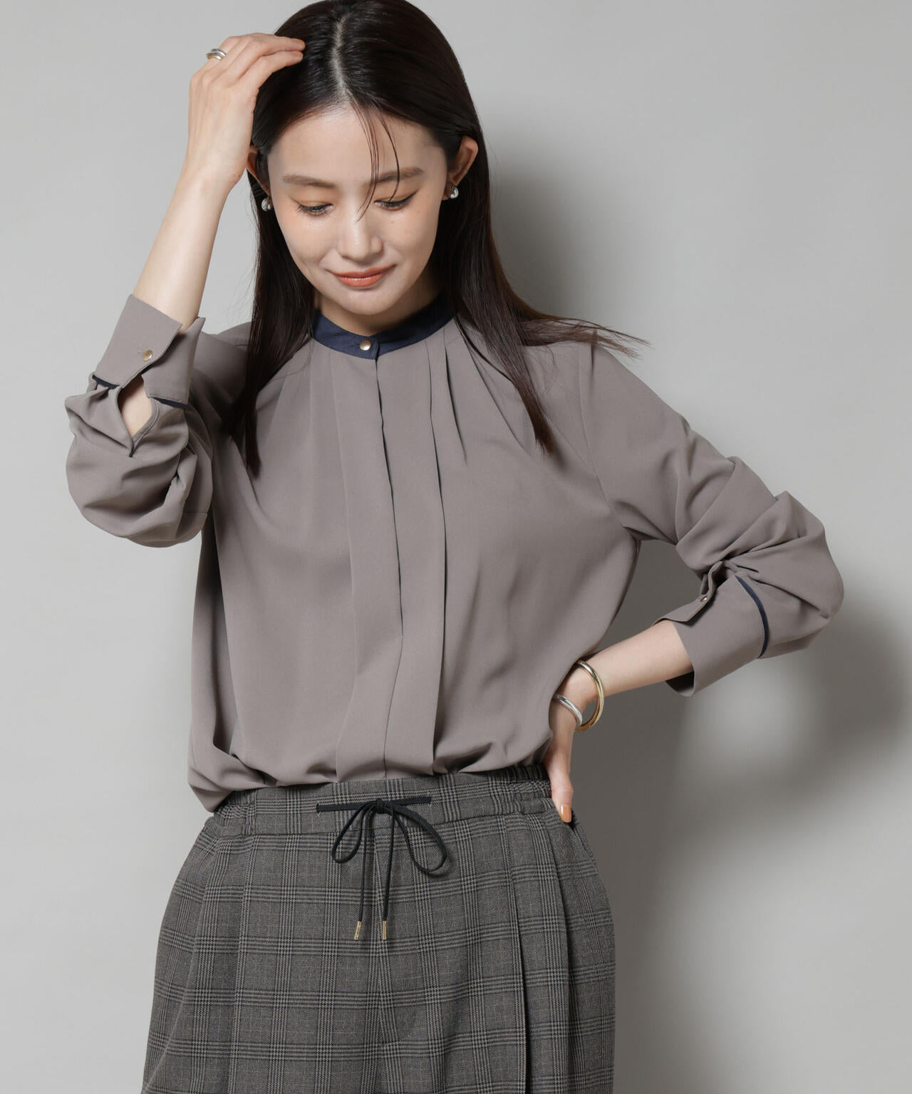 スタンドバイカラータックブラウス 6695220301