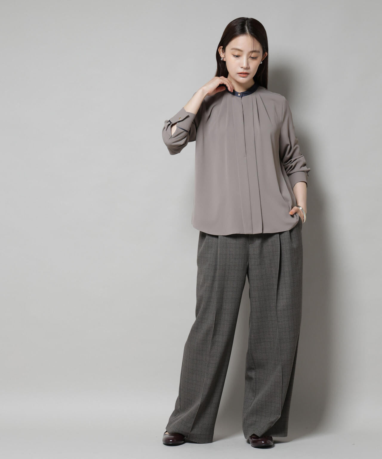 スタンドバイカラータックブラウス 6695220301