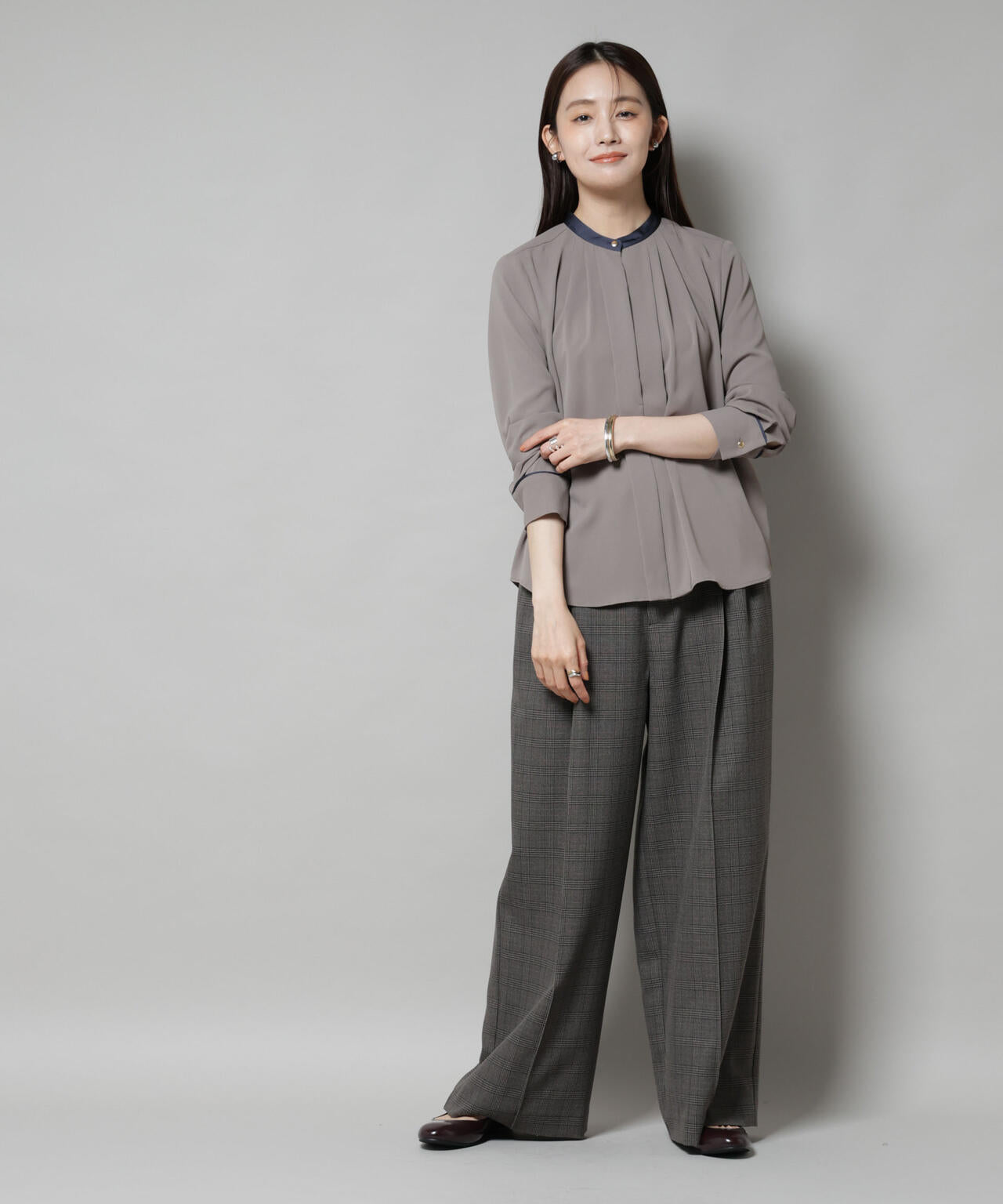 スタンドバイカラータックブラウス 6695220301