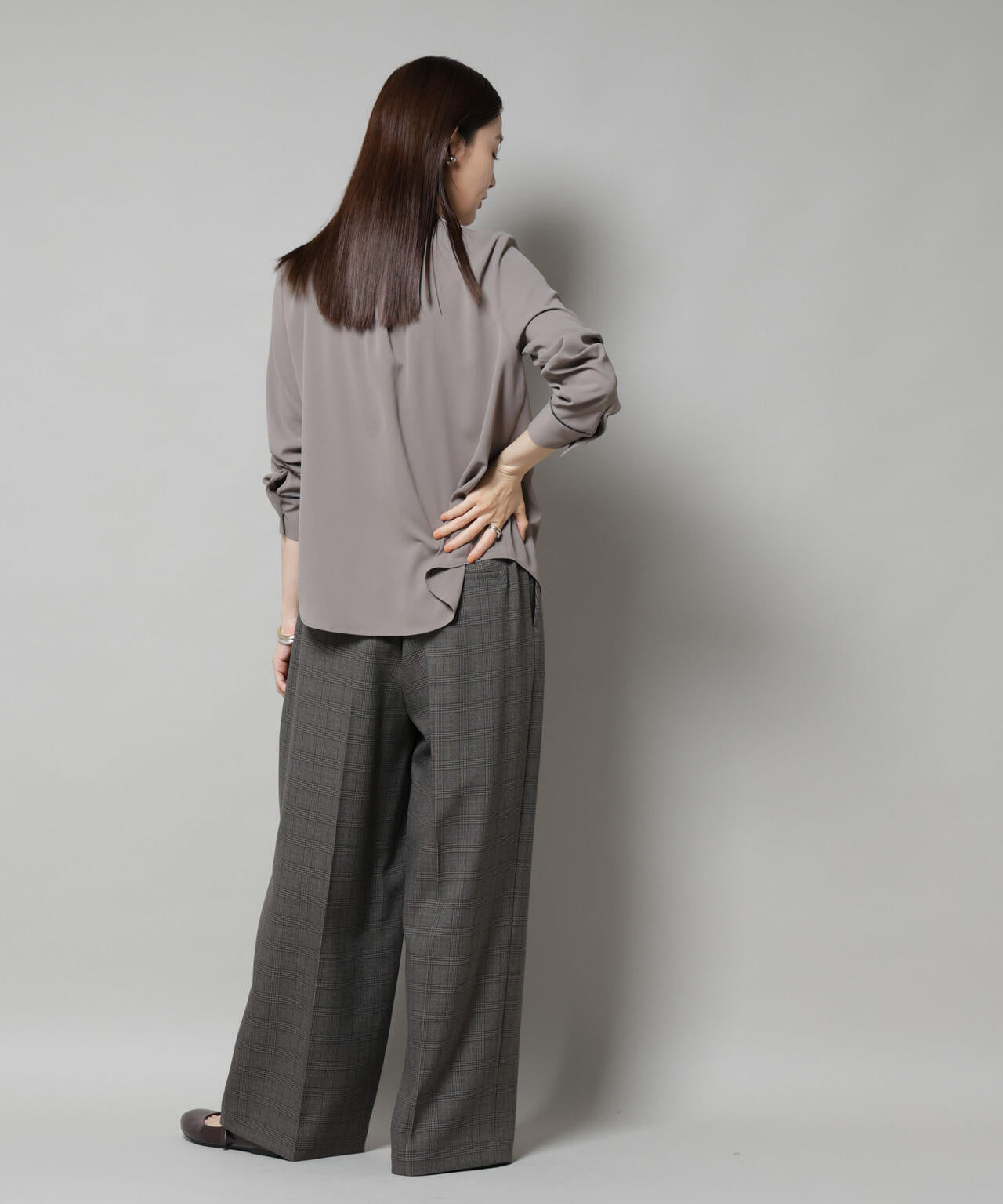 スタンドバイカラータックブラウス 6695220301