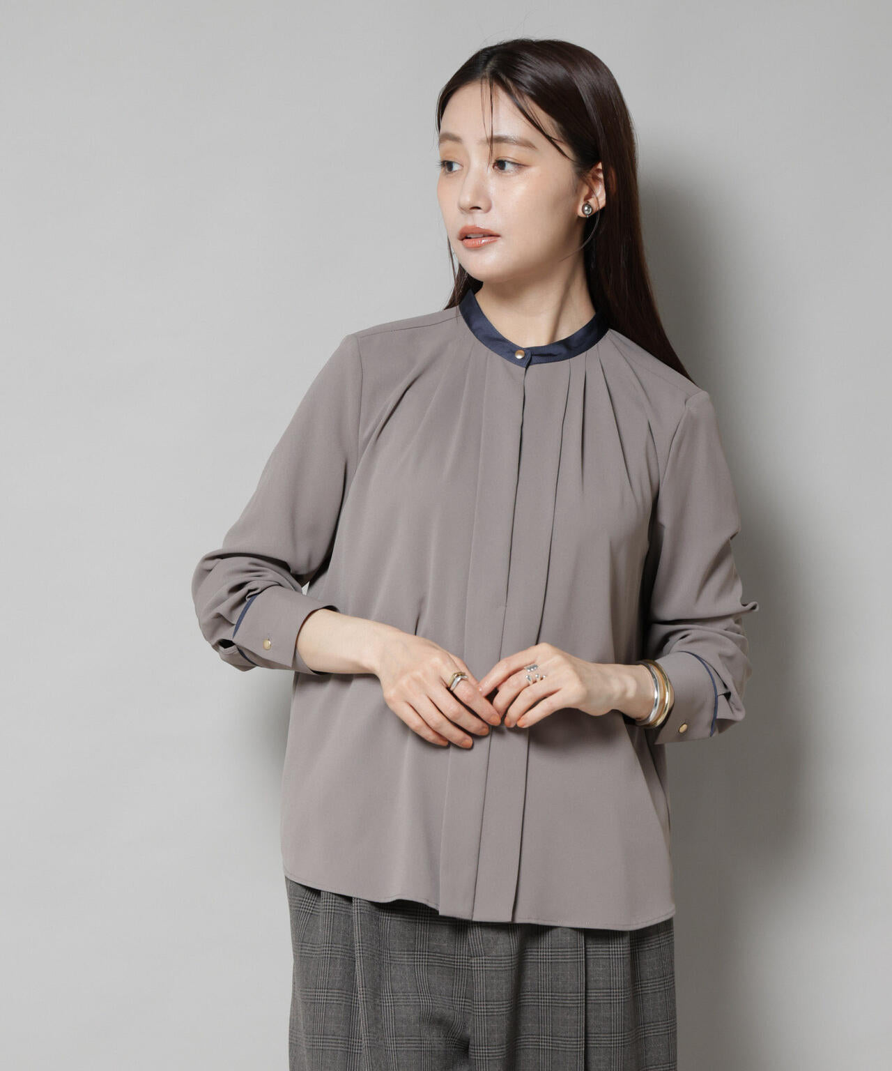 スタンドバイカラータックブラウス 6695220301