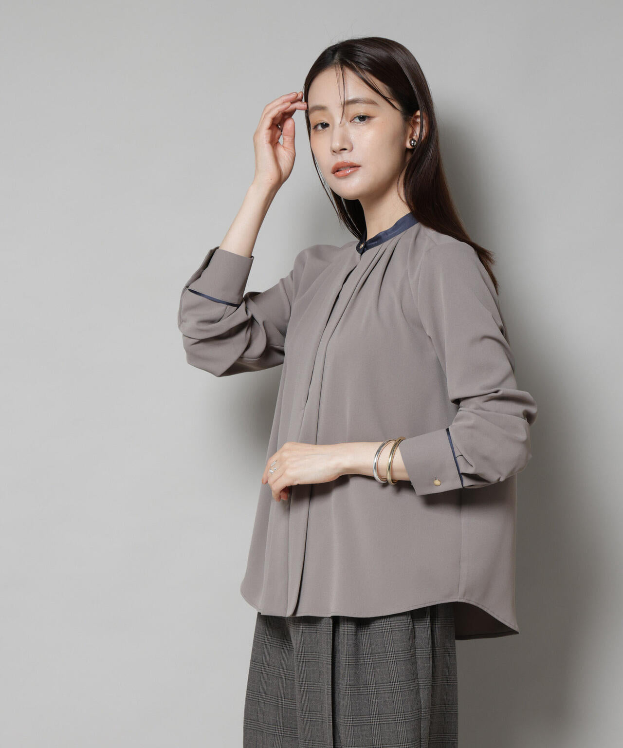 スタンドバイカラータックブラウス 6695220301