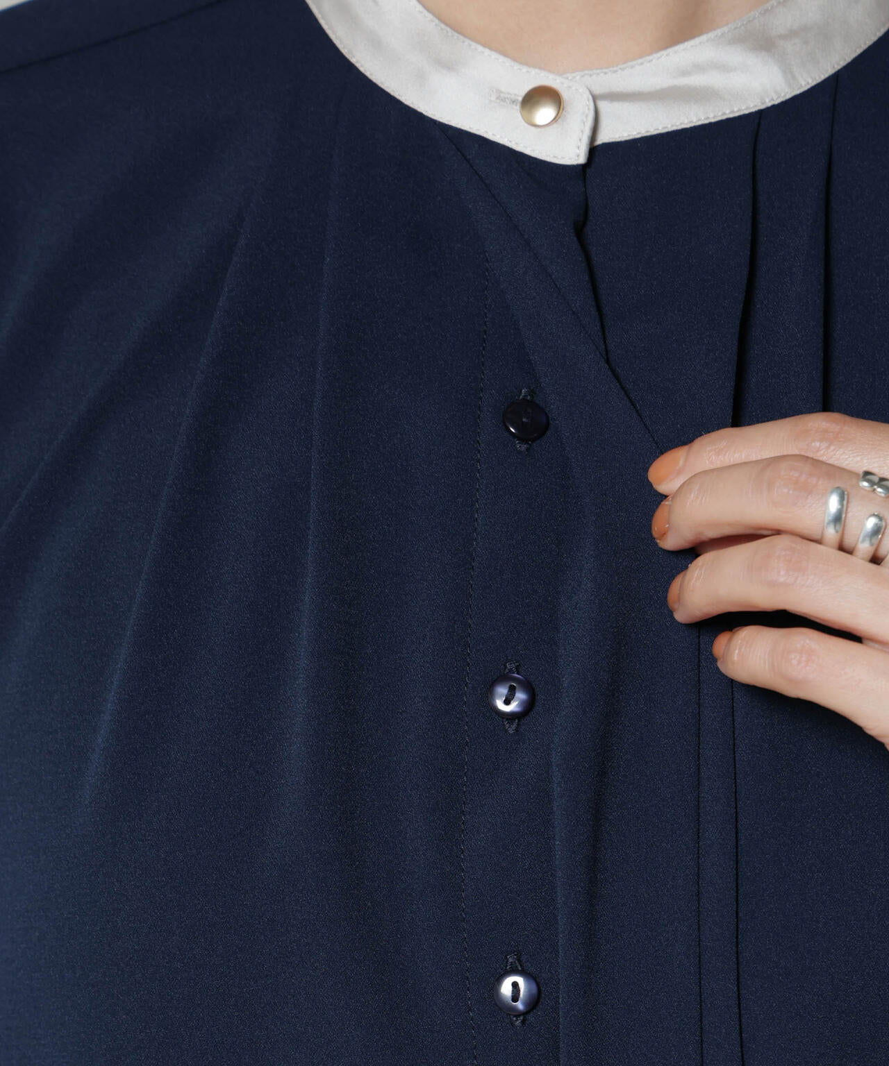 スタンドバイカラータックブラウス 6695220301