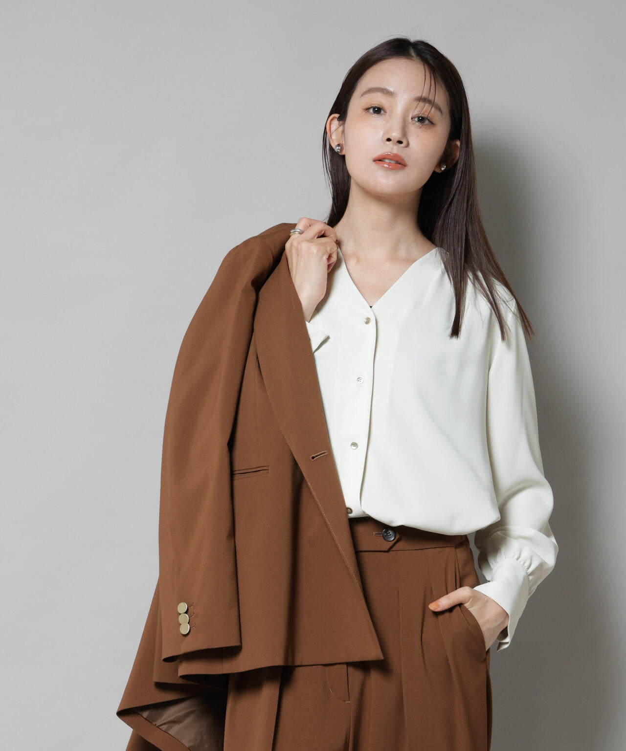 フロントボタンVネックブラウス 6695220306