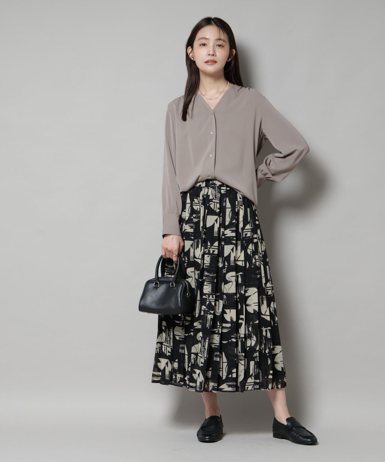 フロントボタンVネックブラウス 6695220306