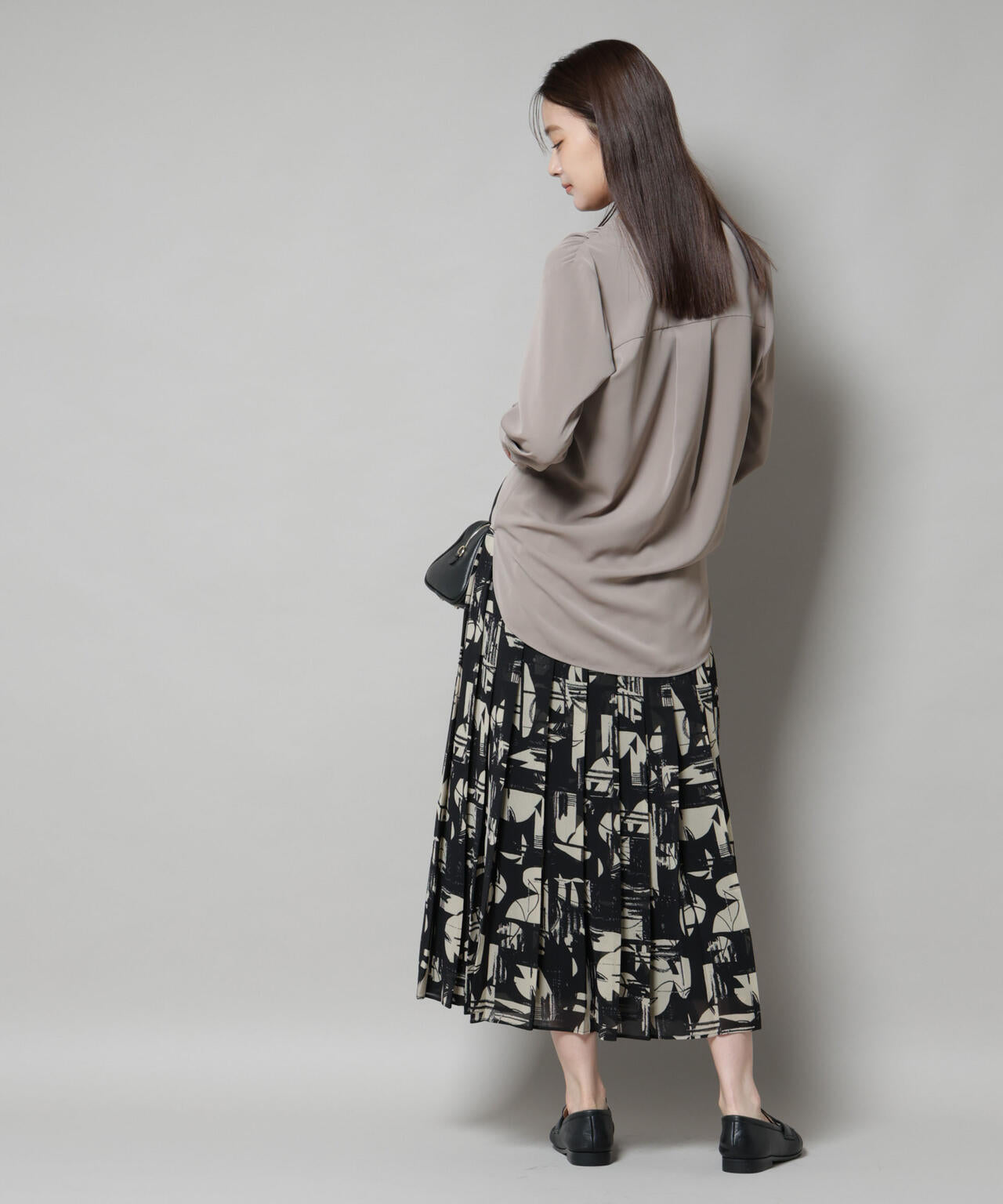 フロントボタンVネックブラウス 6695220306