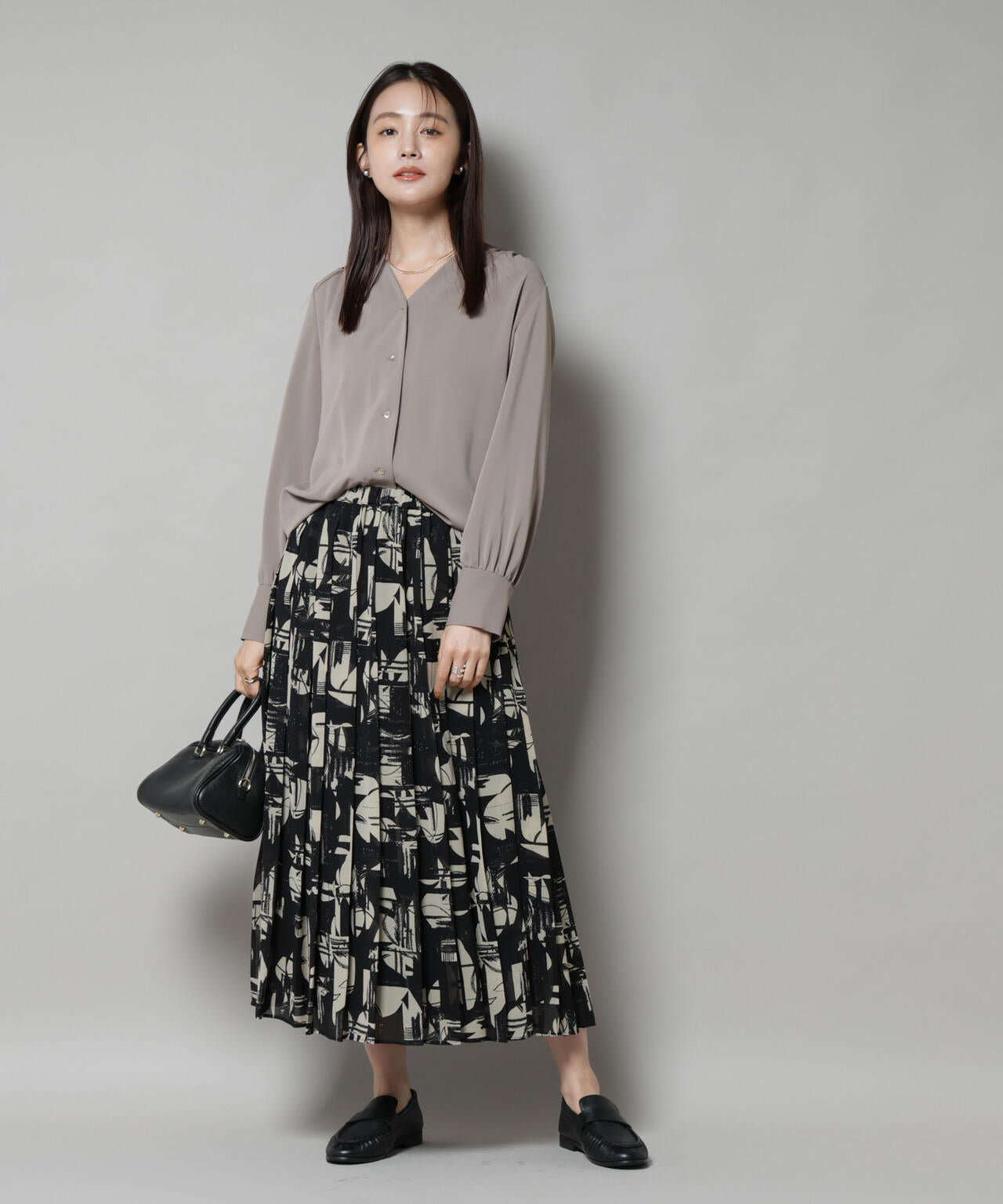 フロントボタンVネックブラウス 6695220306