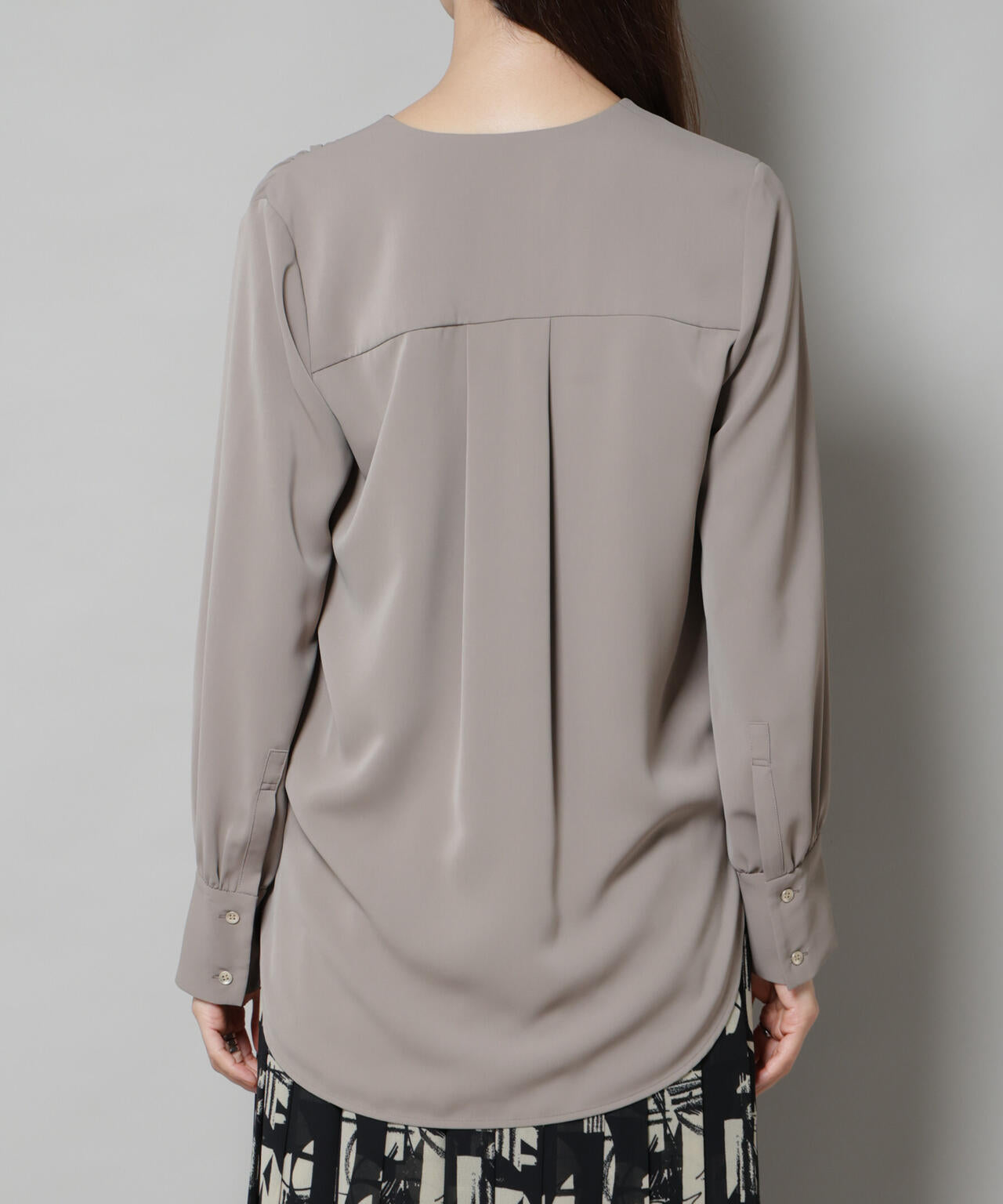 フロントボタンVネックブラウス 6695220306