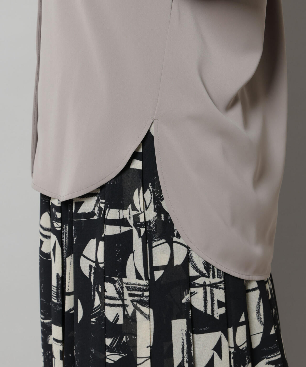 フロントボタンVネックブラウス 6695220306