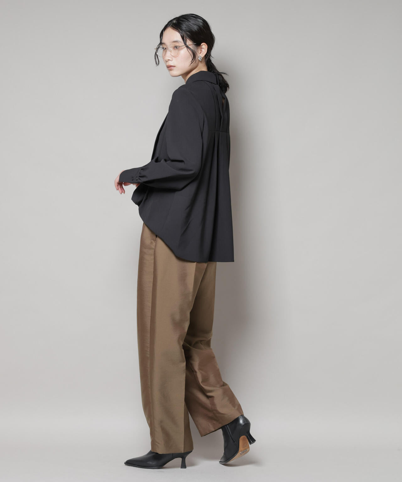 ダブルクロス衿付きハシゴレースブラウス 6695220316