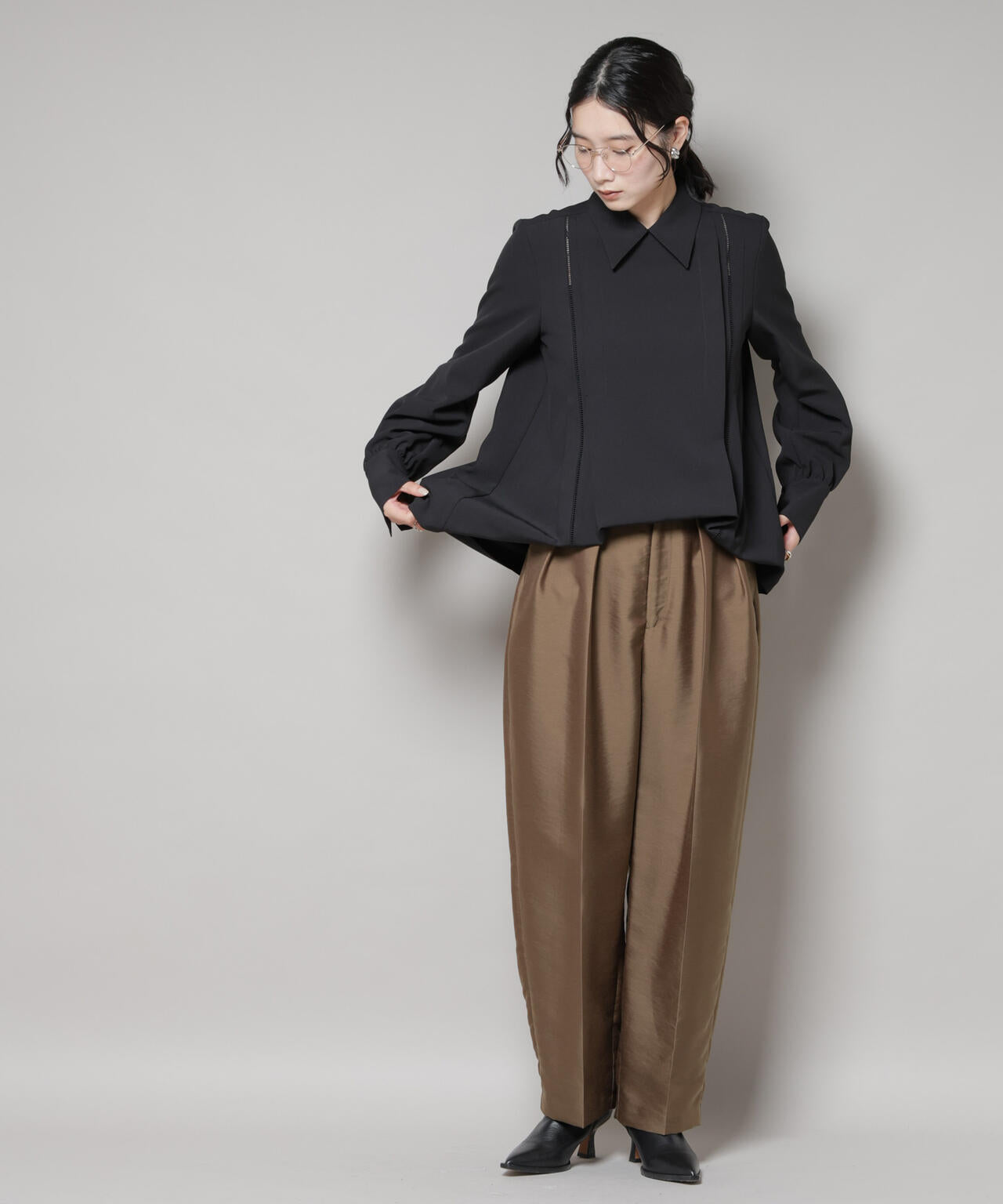 ダブルクロス衿付きハシゴレースブラウス 6695220316