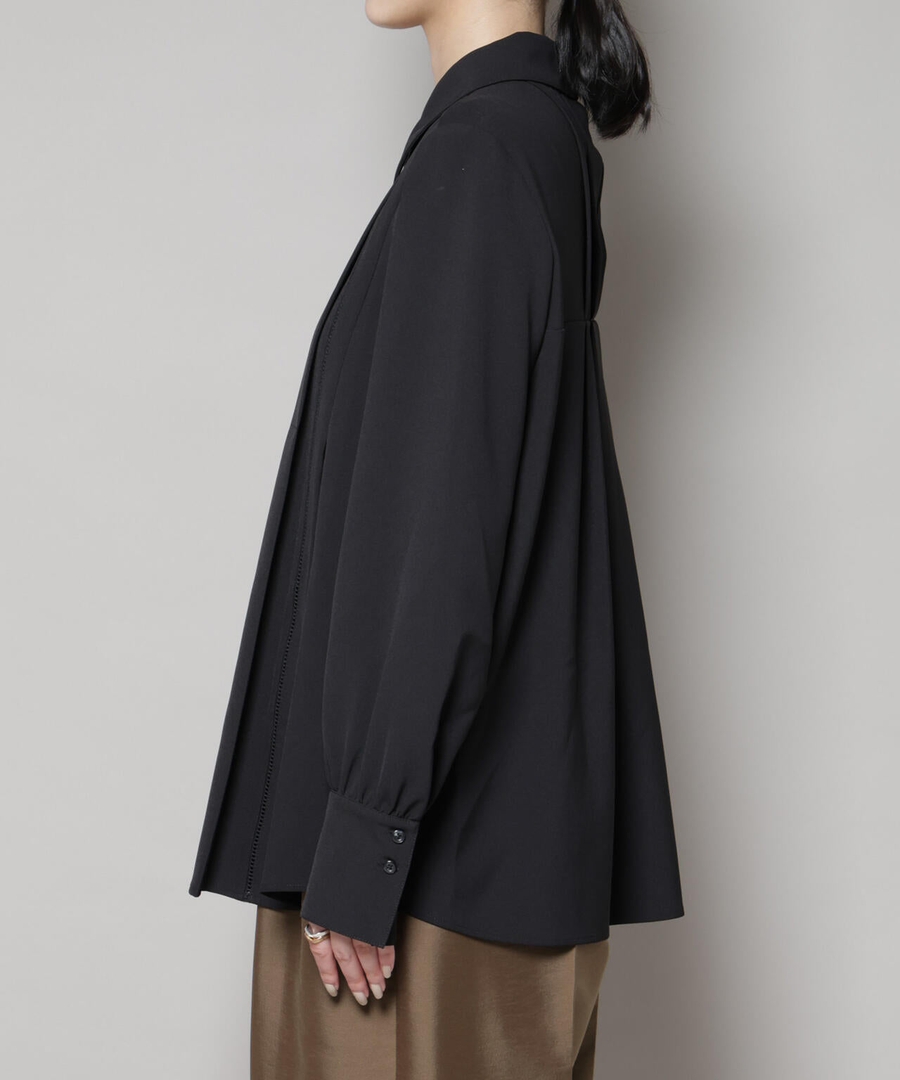 ダブルクロス衿付きハシゴレースブラウス 6695220316