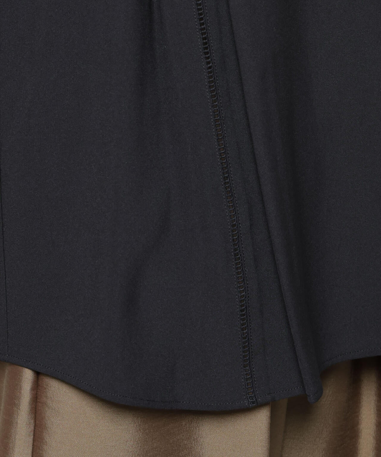 ダブルクロス衿付きハシゴレースブラウス 6695220316