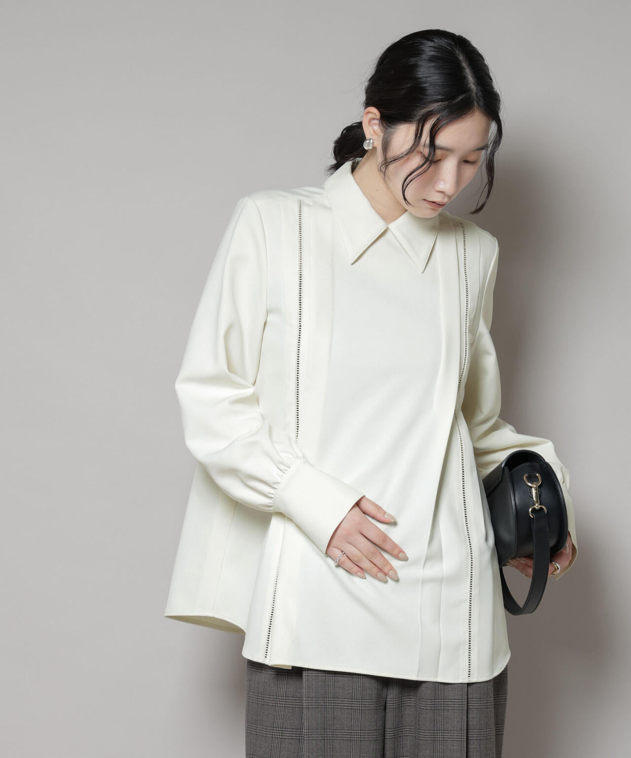 ダブルクロス衿付きハシゴレースブラウス 6695220316