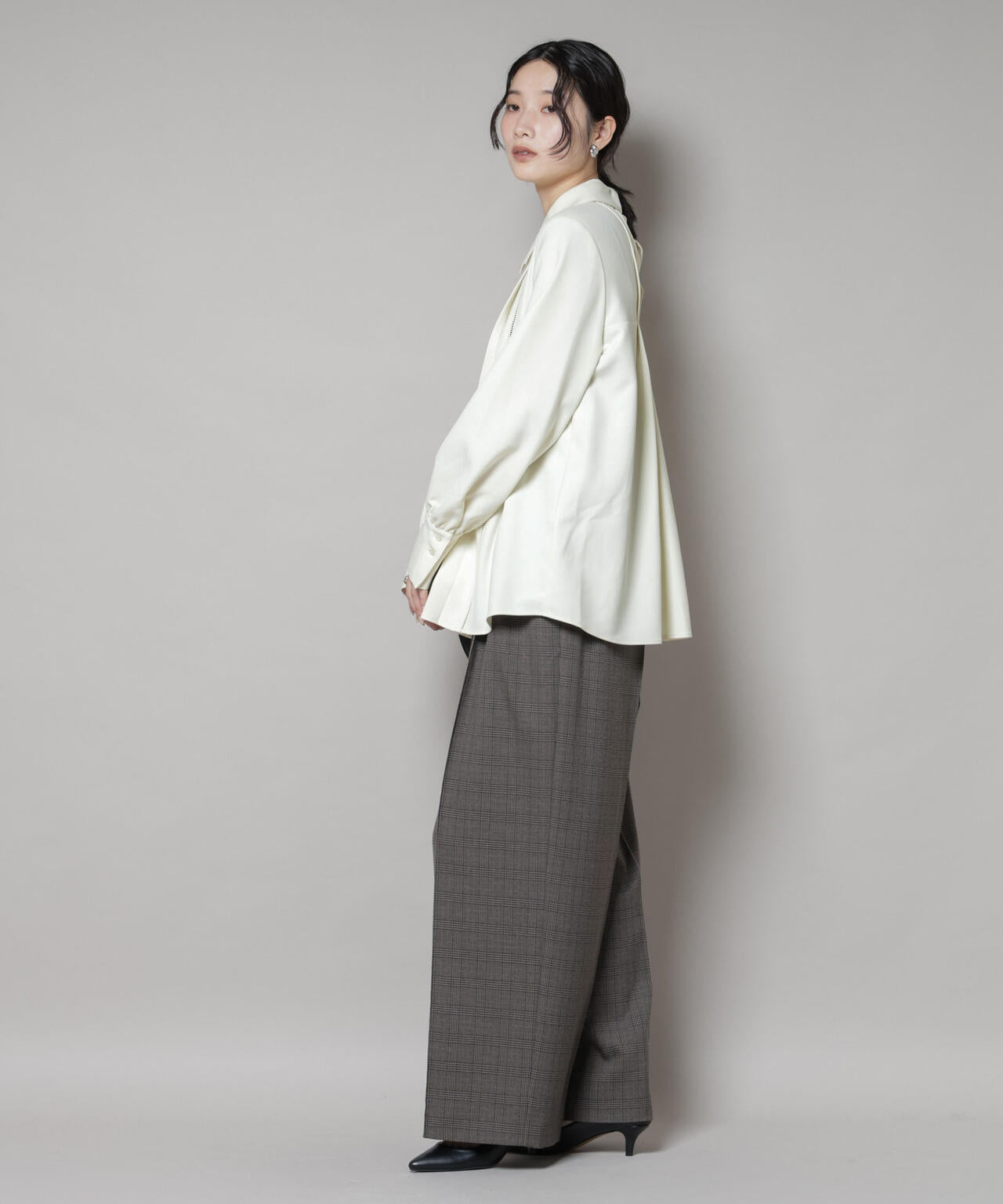 ダブルクロス衿付きハシゴレースブラウス 6695220316