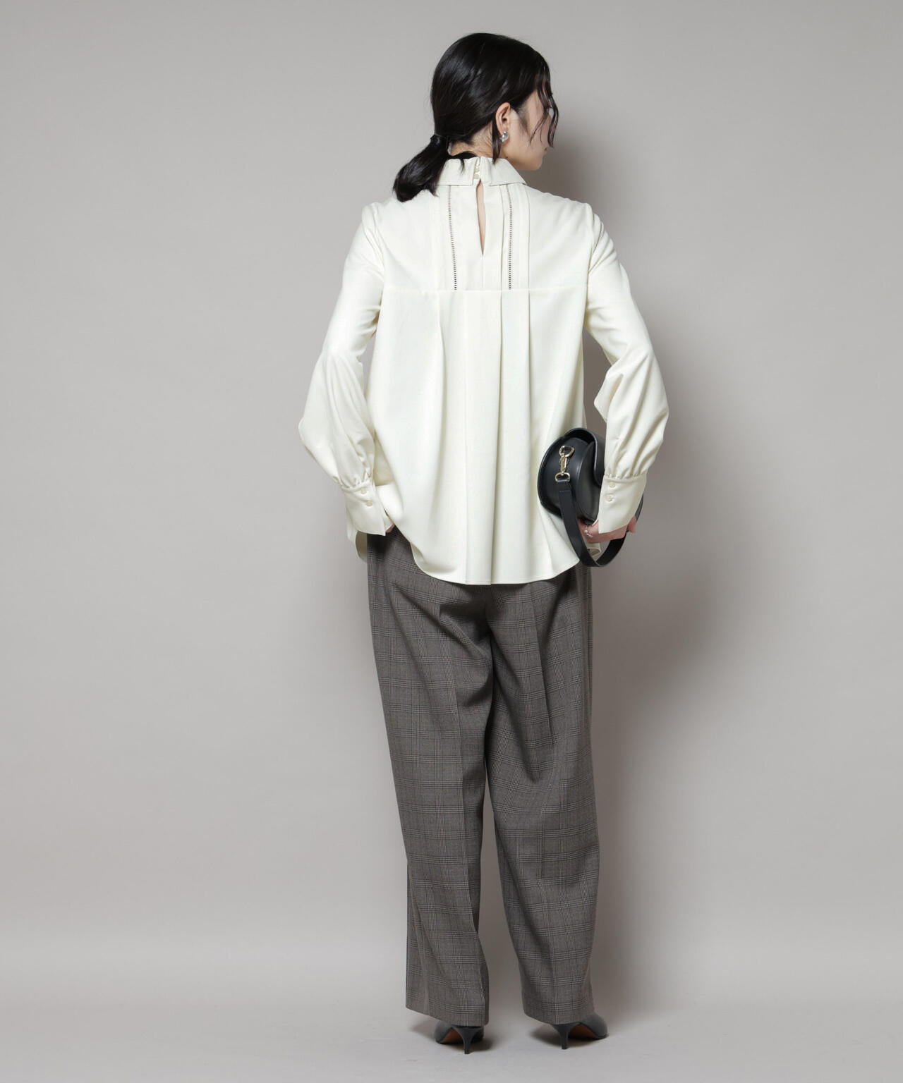 ダブルクロス衿付きハシゴレースブラウス 6695220316